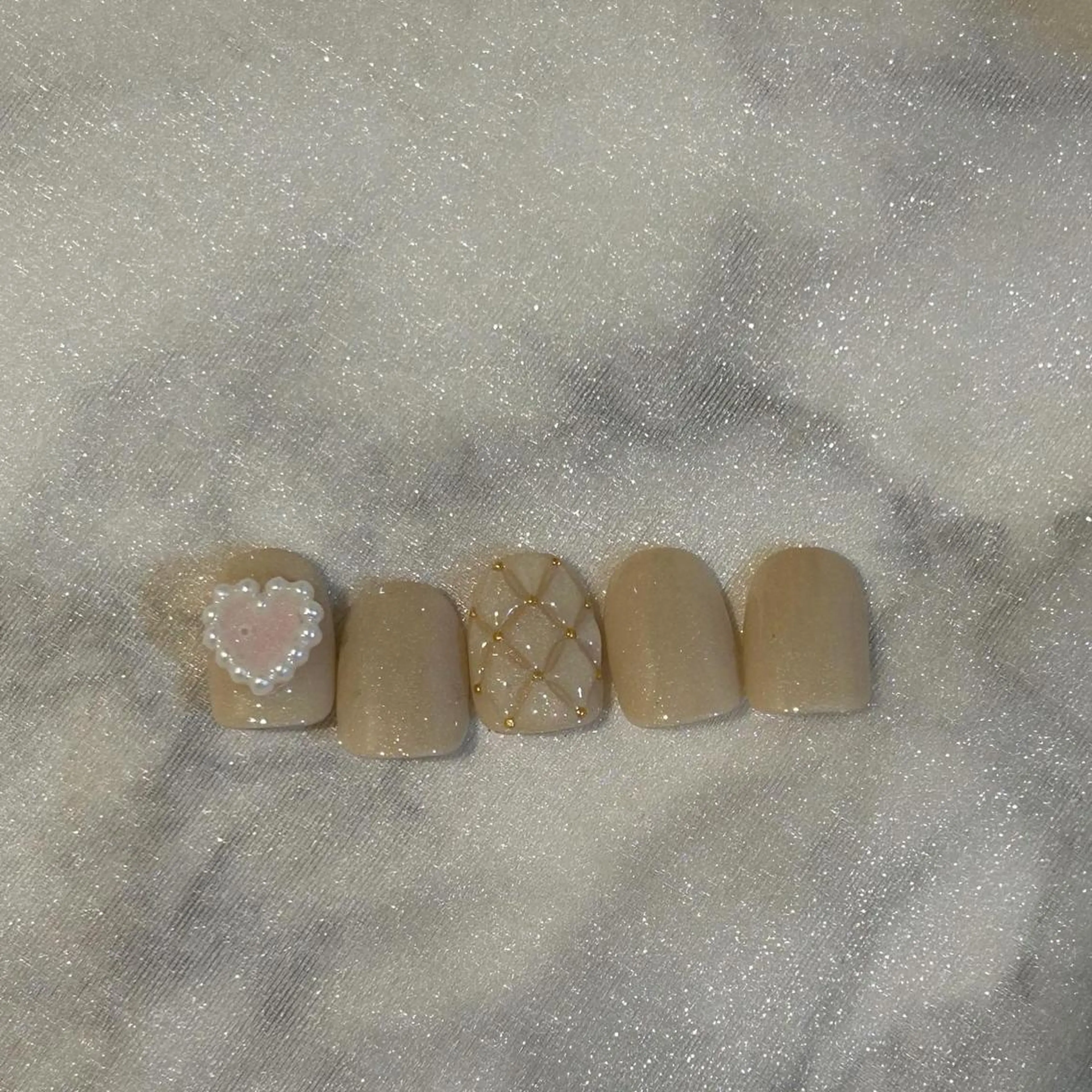 ネイル フレンチネイル ガーリー ハート キラキラネイル 韓国ネイル ハンドネイル ハンドケア lyly.nail所属・lylynail YUUKAのネイルデザイン