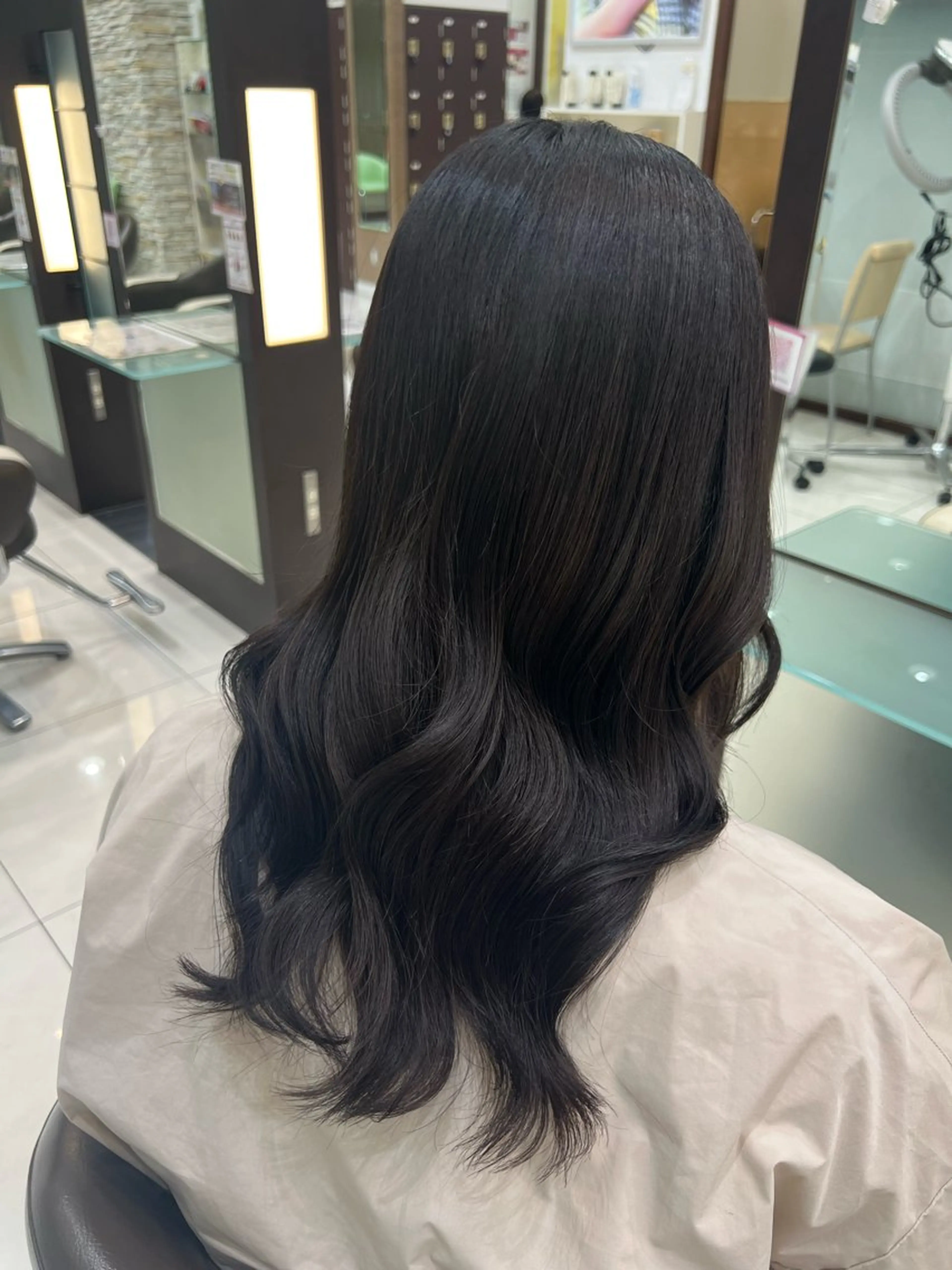 ロング カラー 透明感カラー グレージュ ハイトーン／透明感 カラー Mioのヘアスタイル