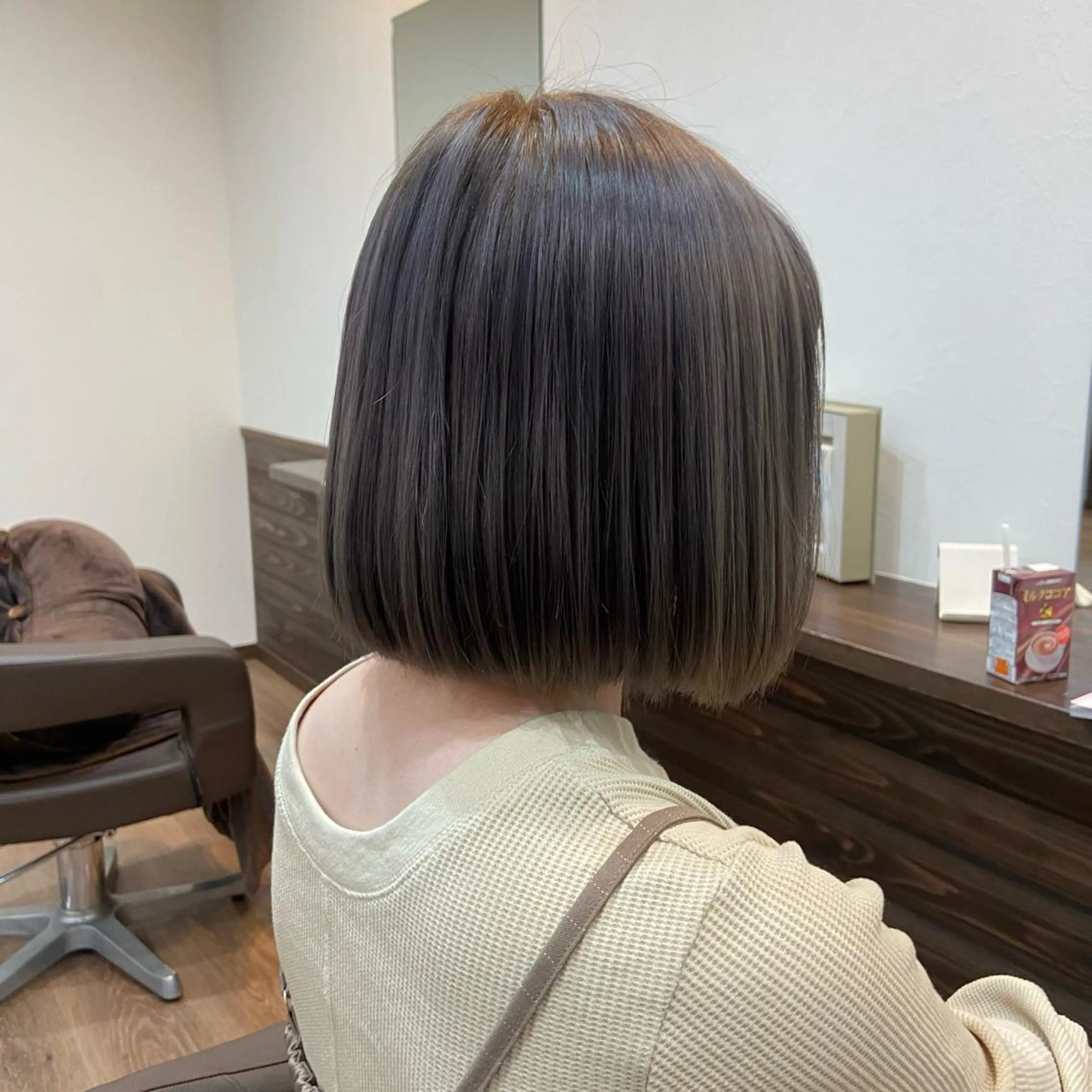 ショート アッシュ カット 岩﨑 智穂のヘアスタイル