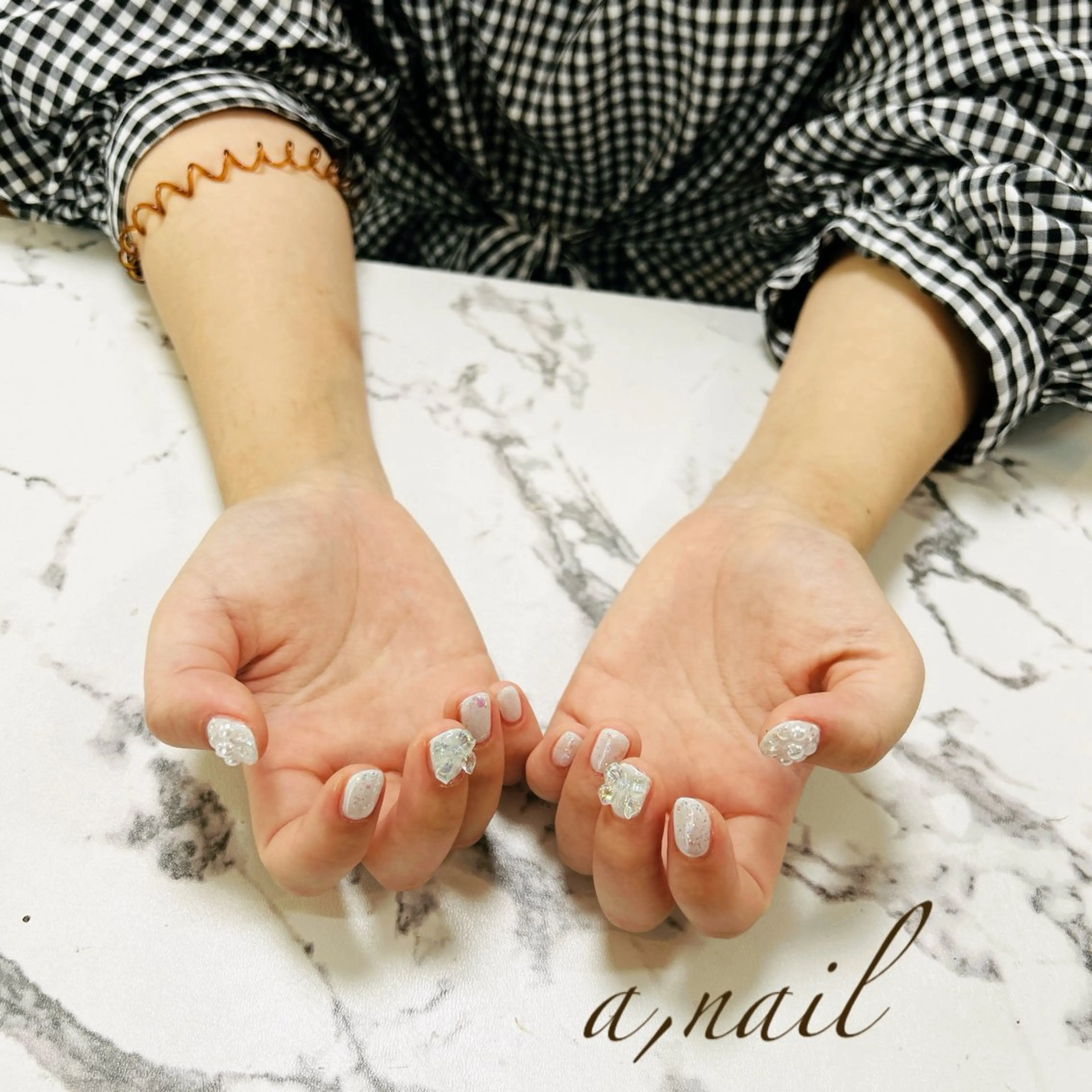 ネイル オーロラネイル ぷっくりネイル リボン シンプルネイル ハンドネイル ネイルサロン エーネイルのネイルデザイン