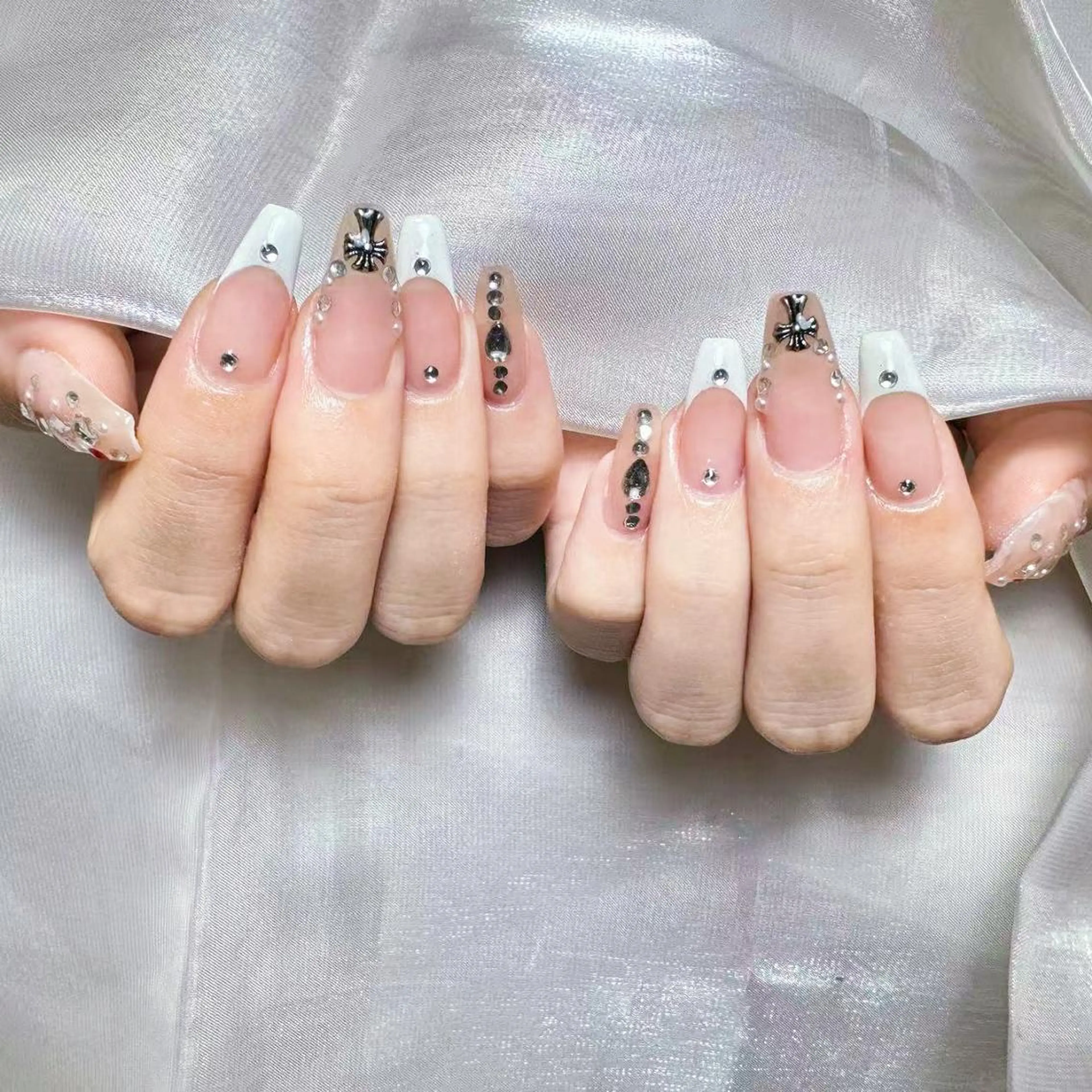 ネイル アートネイル オーロラネイル ガーリー キラキラネイル 韓国ネイル ハンドネイル DIAMOND 💅のネイルデザイン