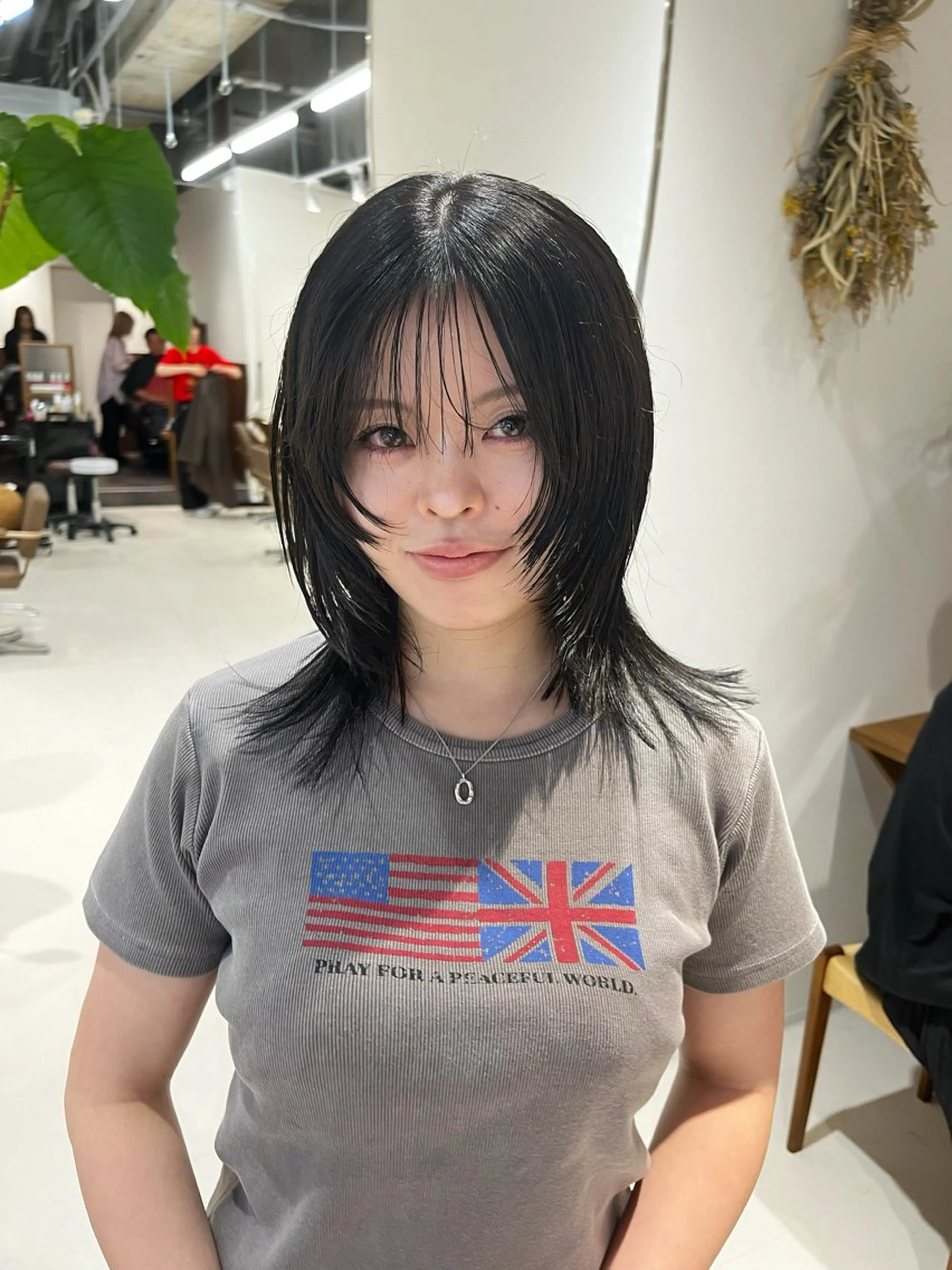 ミディアム カラー 黒髪 ブルーカラー ブルーブラック レイヤーカット カット ヘアカラー トリートメント レイヤーカット/ カラー/ko-noのヘアスタイル