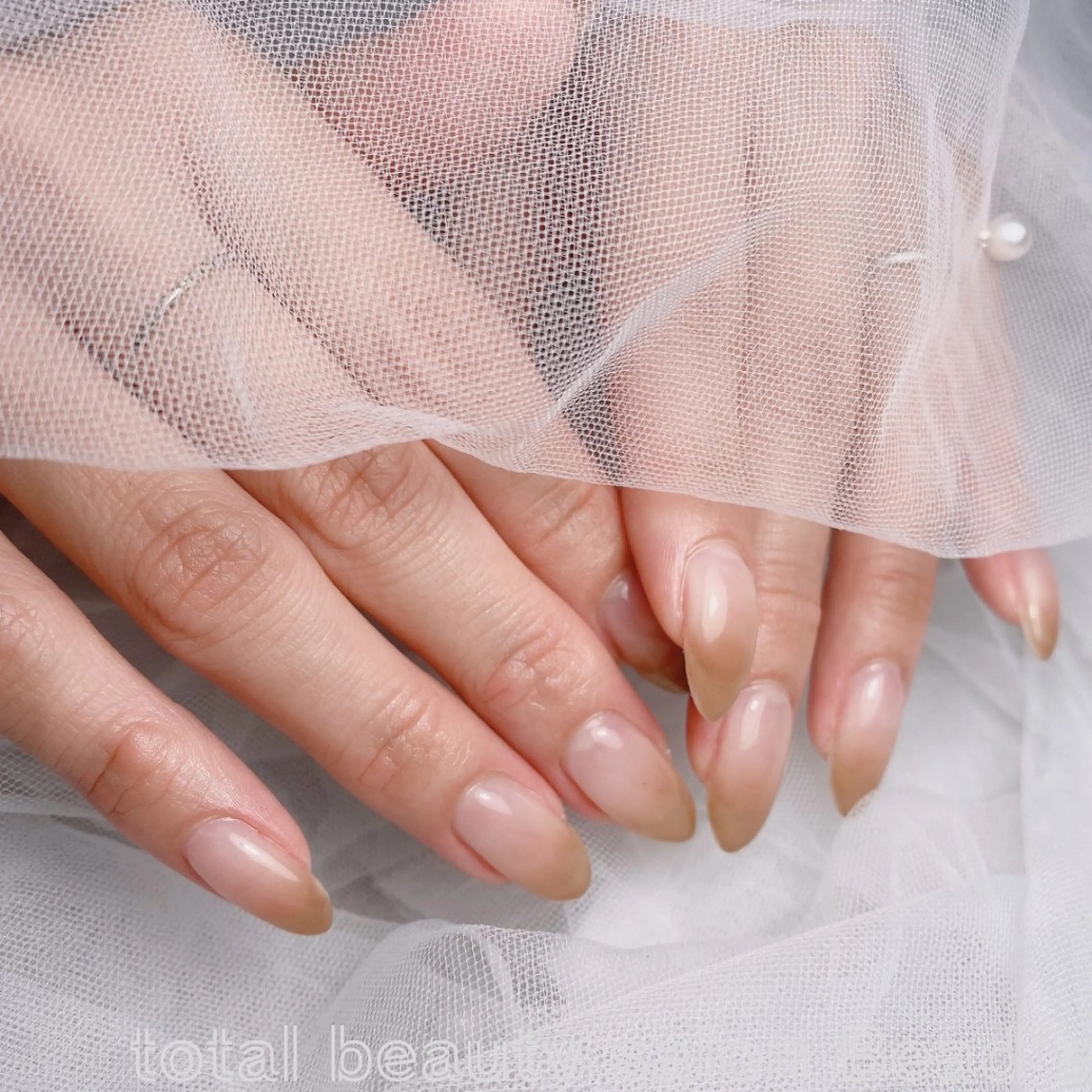 ネイル ブラウン グラデーション ハンドネイル ネイルサロン　ビーズ所属・トータルビューティー サロンビーズ すずのネイルデザイン