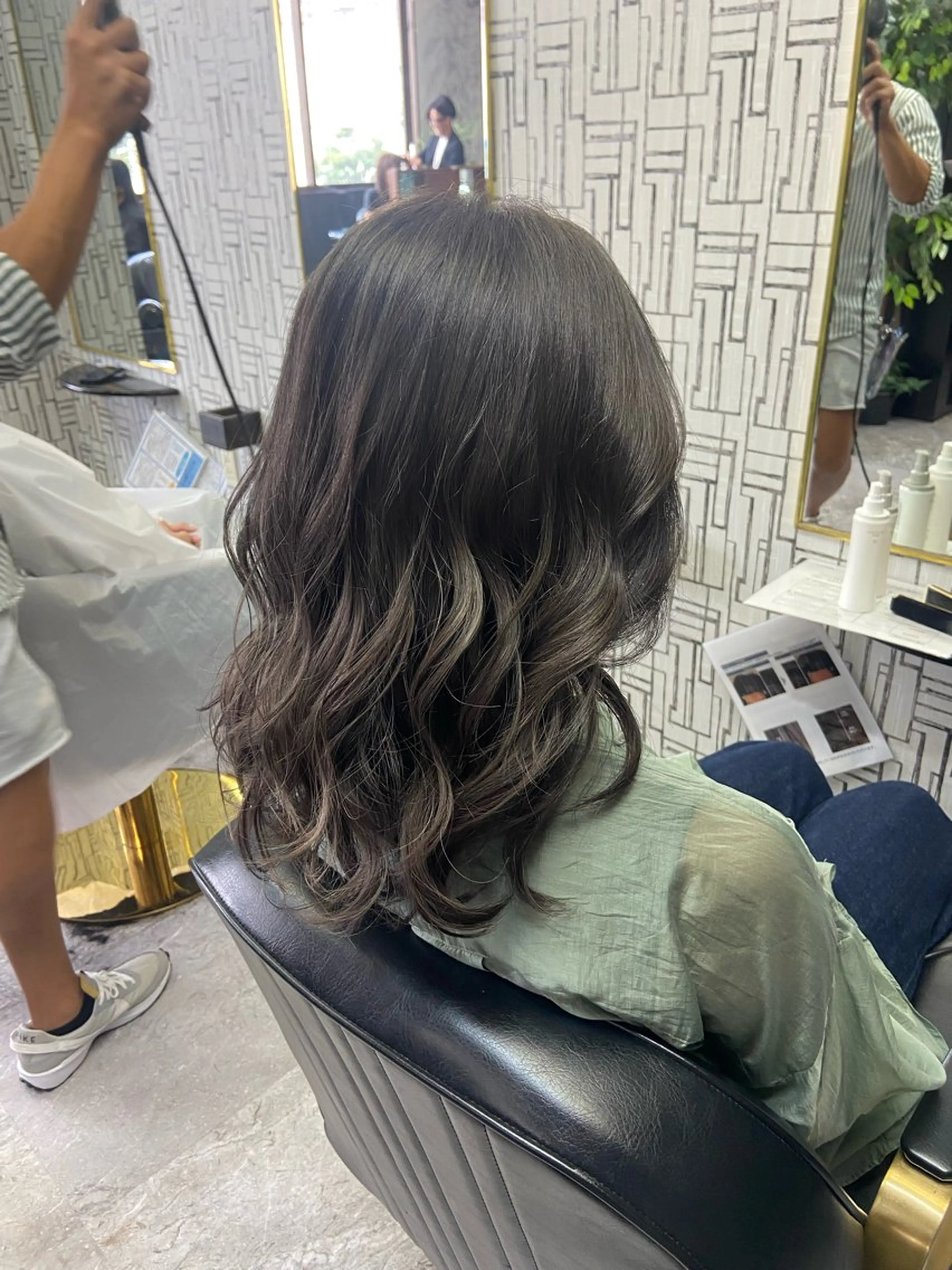 セミロング カラー ラベンダーカラー ラベンダーグレー 瀧下 唯のヘアスタイル