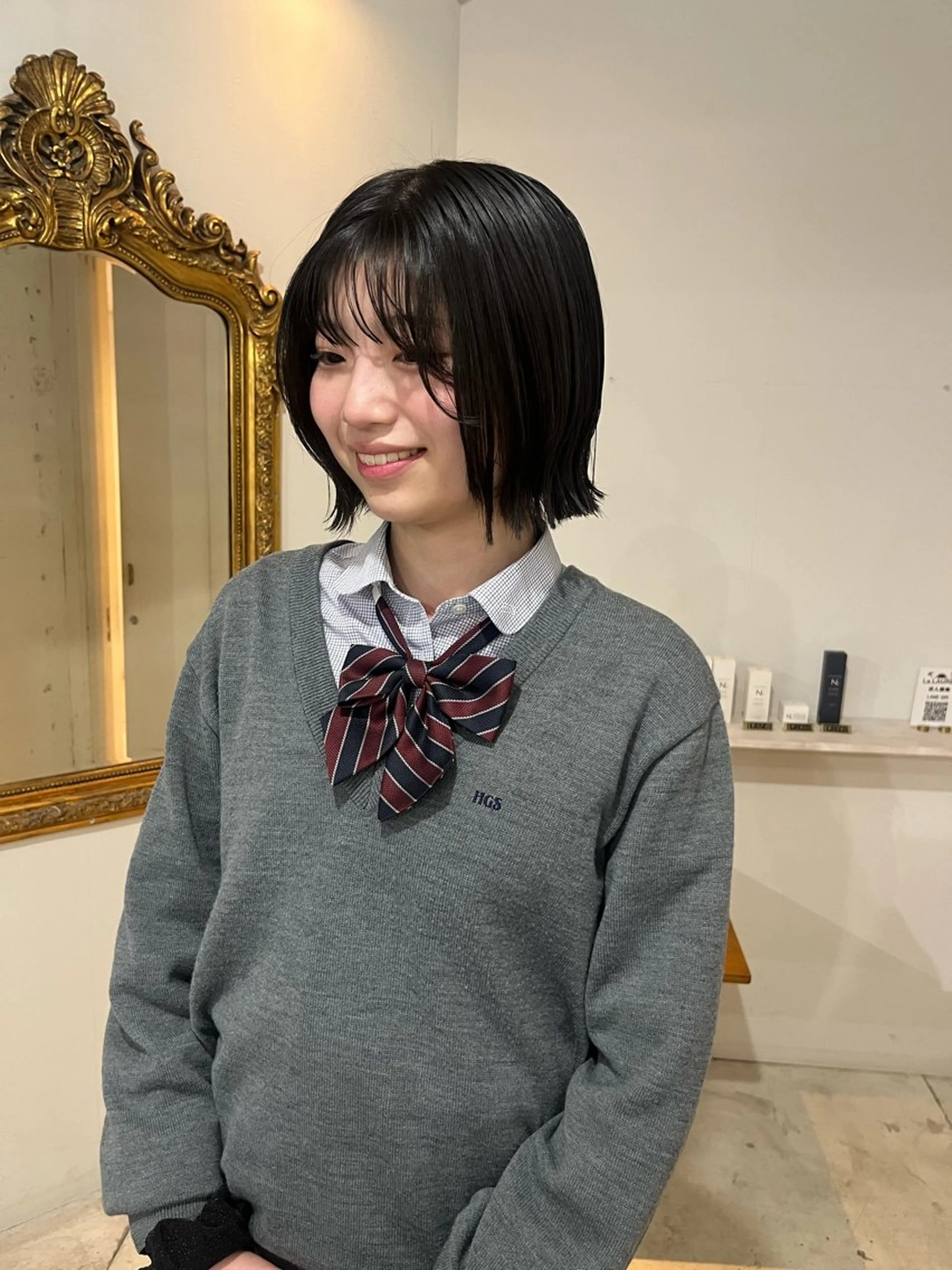 ショート 切りっぱなしボブ ボブ 🩶ハイトーン🖤 URARAのヘアスタイル