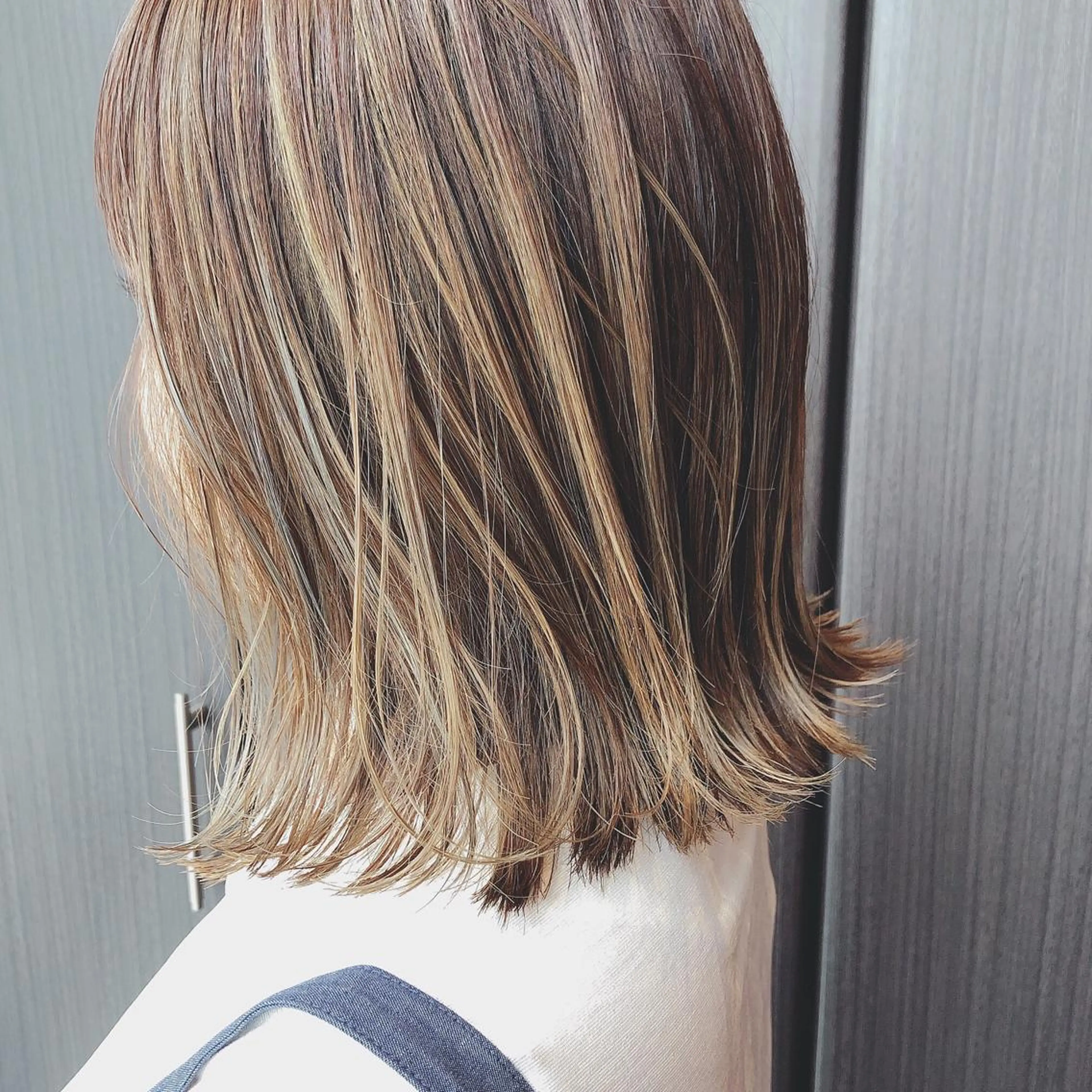 ショート カラー ヘアアレンジ マツエク・マツパ ハイライトカラー ボブ ハイライト 外ハネヘア Noah's　Ark所属・透明感カラー🫧ヘア セット🫧松本菜月の眉毛・アイブロウイメージ