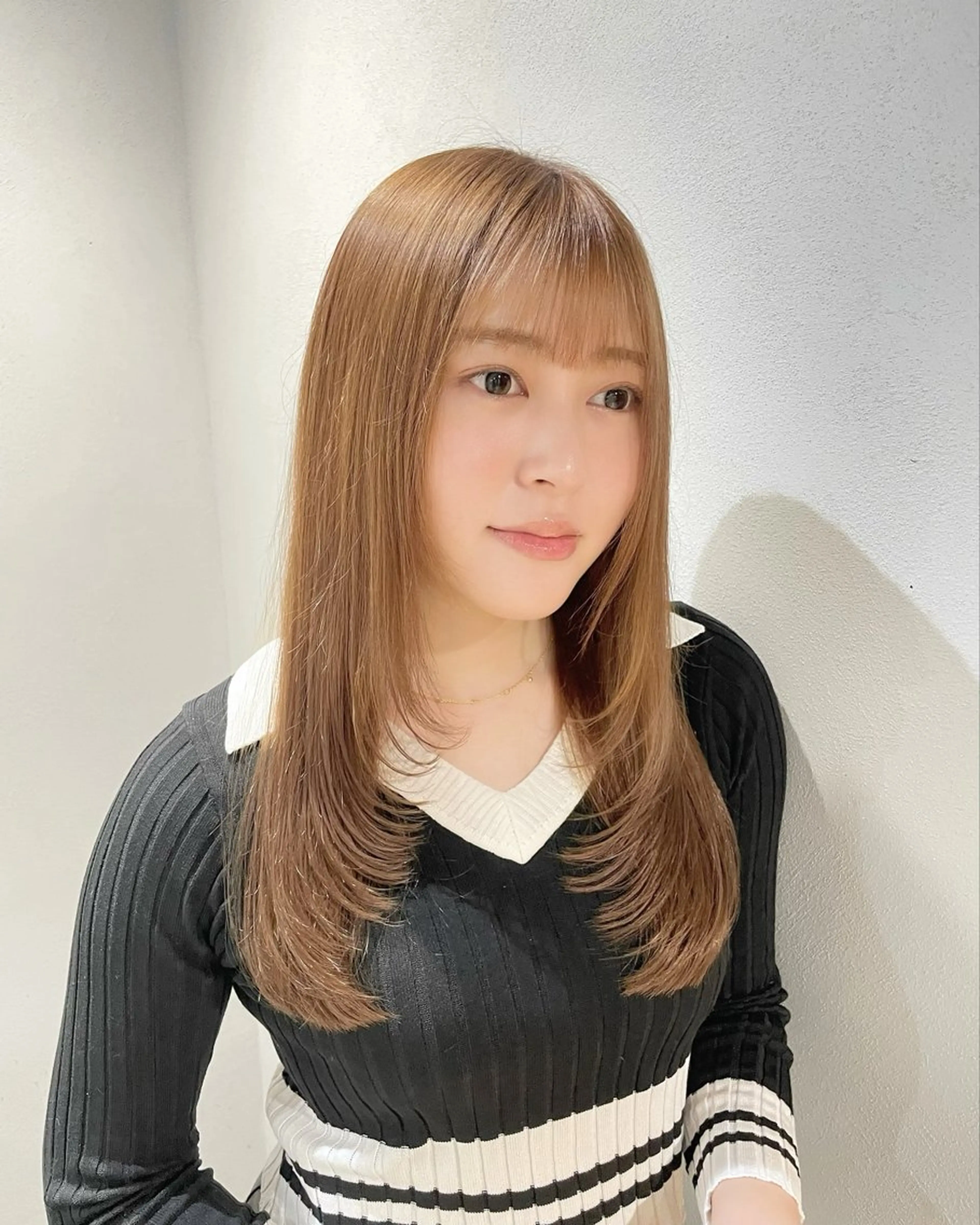 ロング 顔まわりレイヤー レイヤーカット 【arc】Ruri コテ巻き風パーマのヘアスタイル