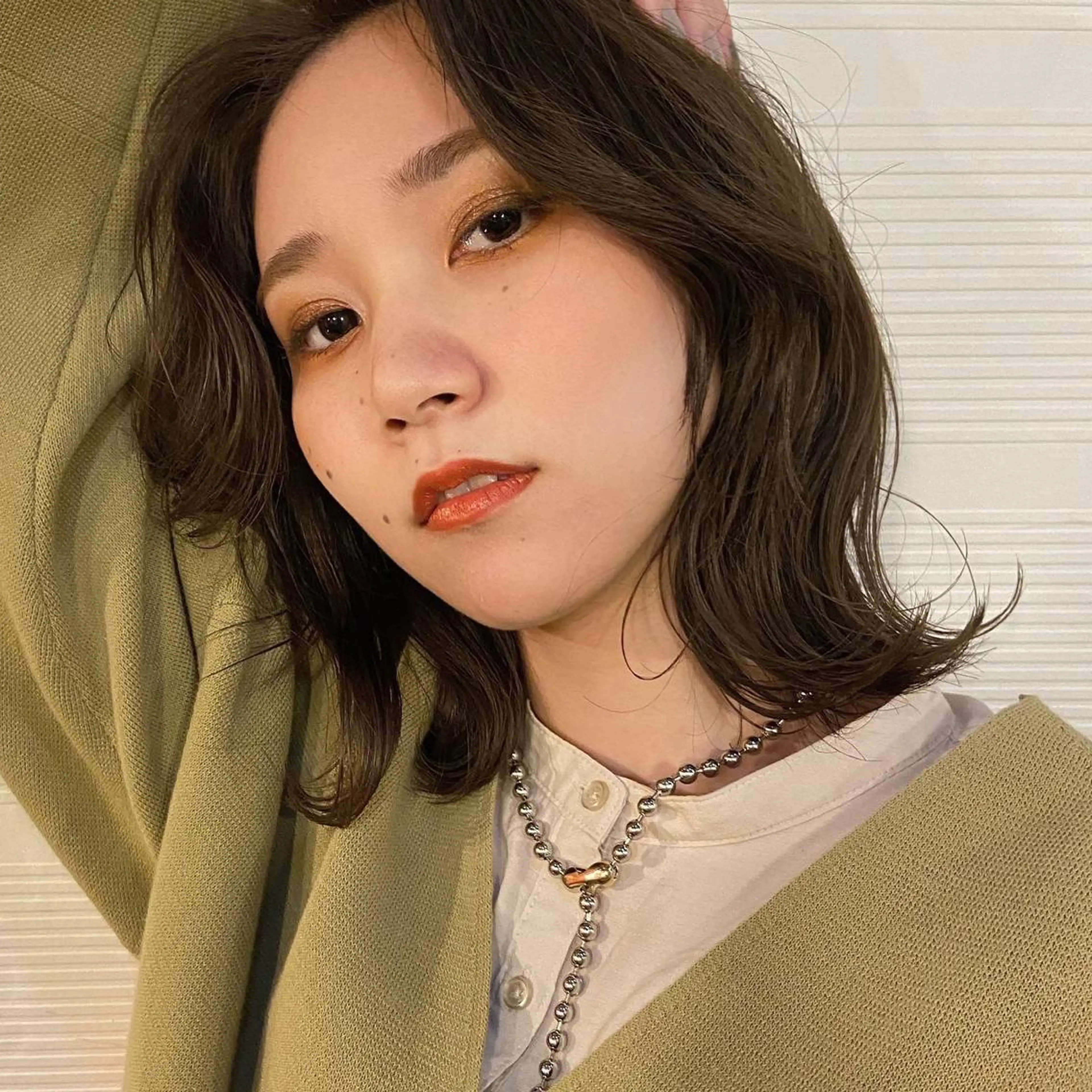 ミディアム アッシュ 小玉 杏華のヘアスタイル