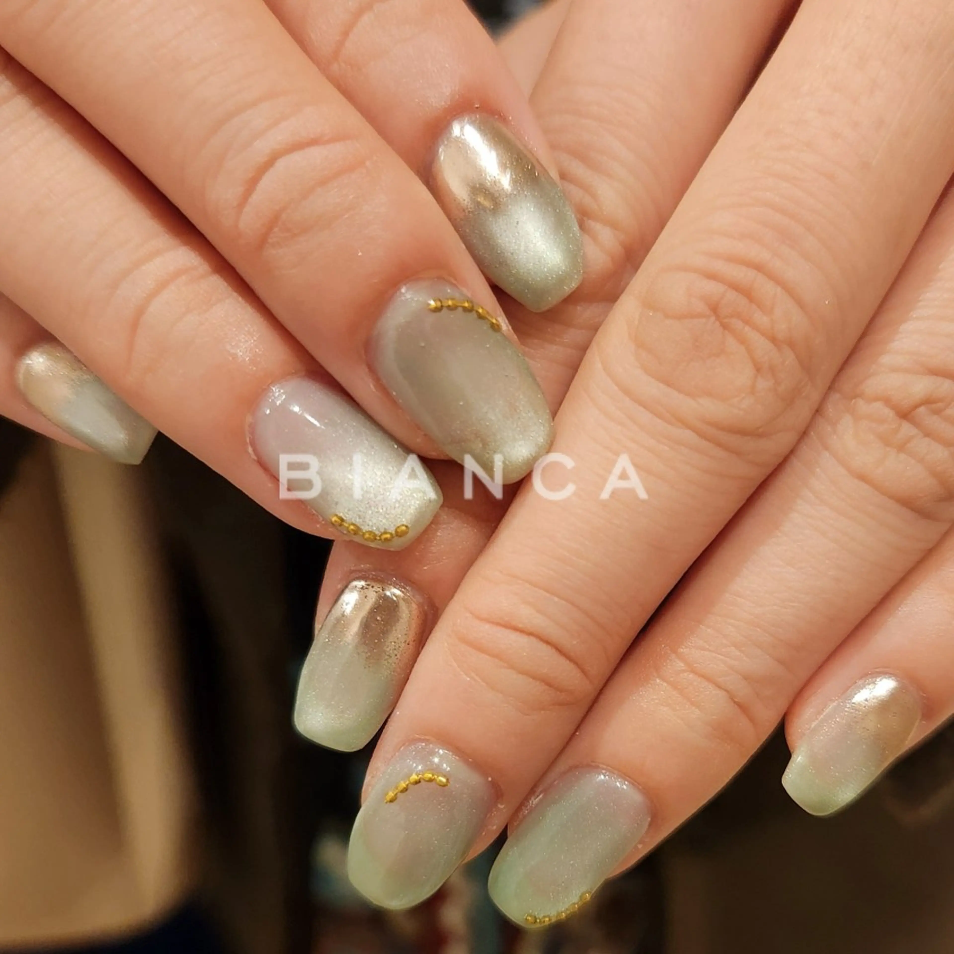 ネイル グラデーション グリーン マグネットネイル ミラーネイル ニュアンスネイル ハンドネイル Bianca名駅店 あゆのネイルデザイン