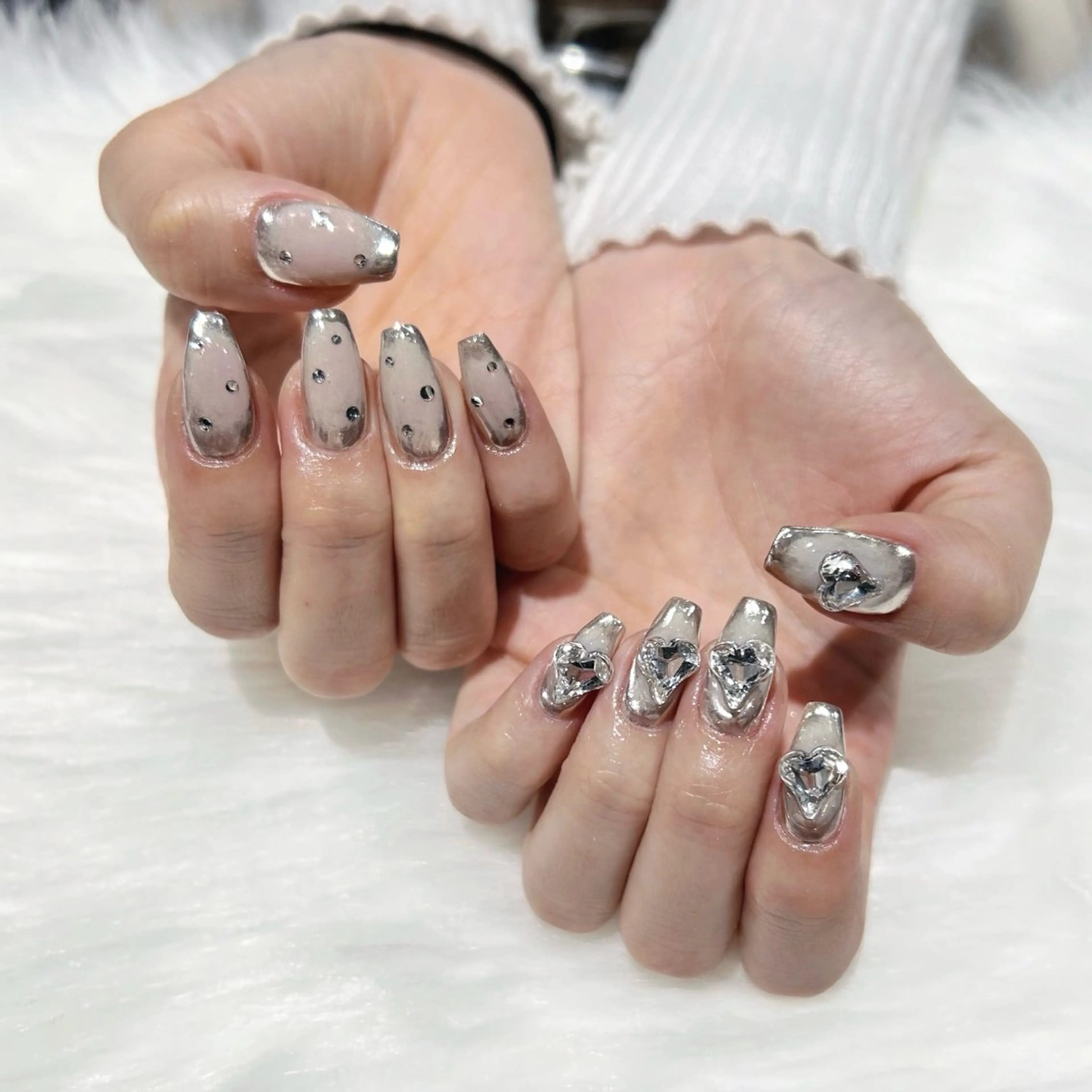 ネイル ハート キラキラネイル ミラーネイル ハンドネイル ぷりゅねる 心斎橋のネイルデザイン