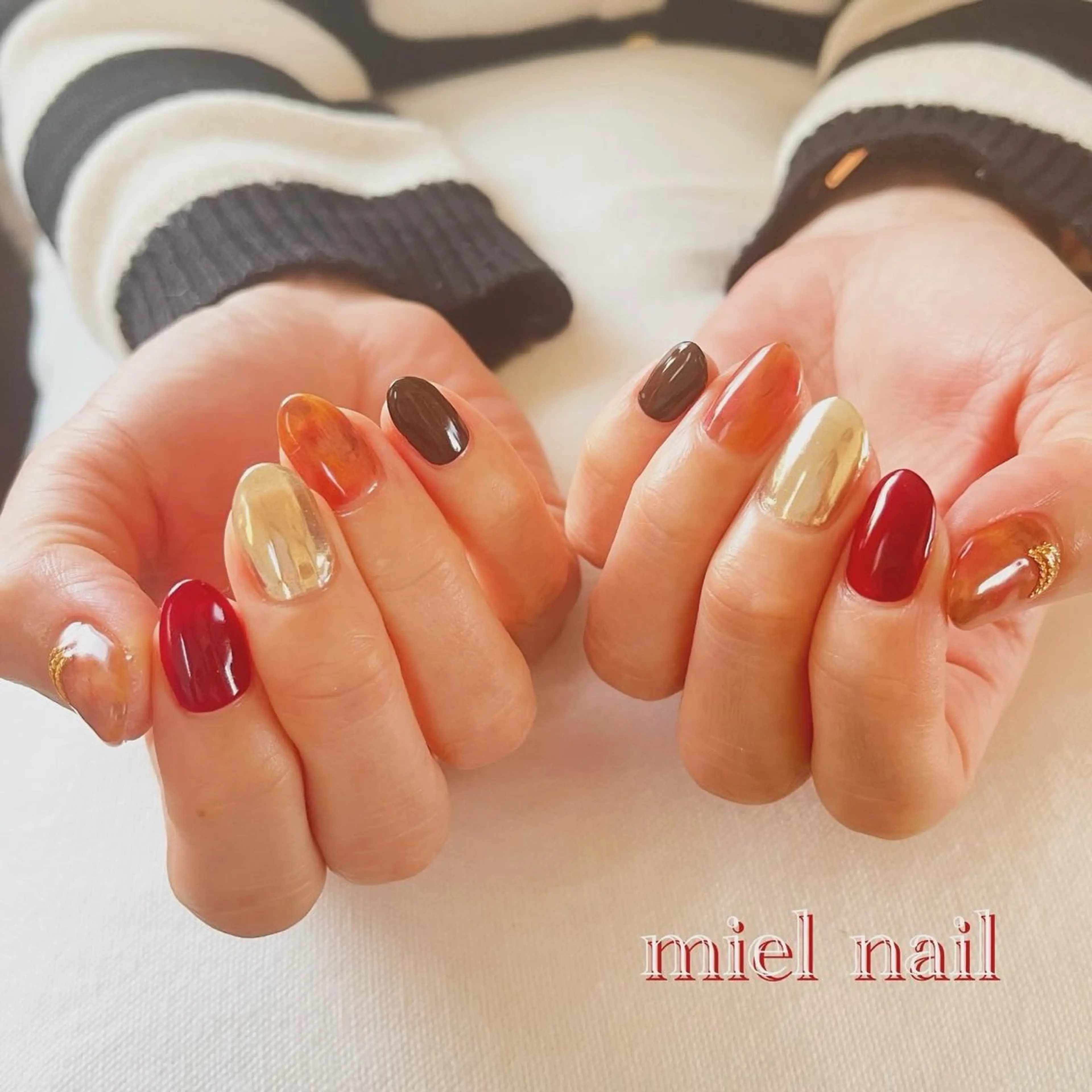 ネイル ゴールド 大理石ネイル(マーブル) ミラーネイル 冬ネイル ハンドネイル miel nailのネイルデザイン