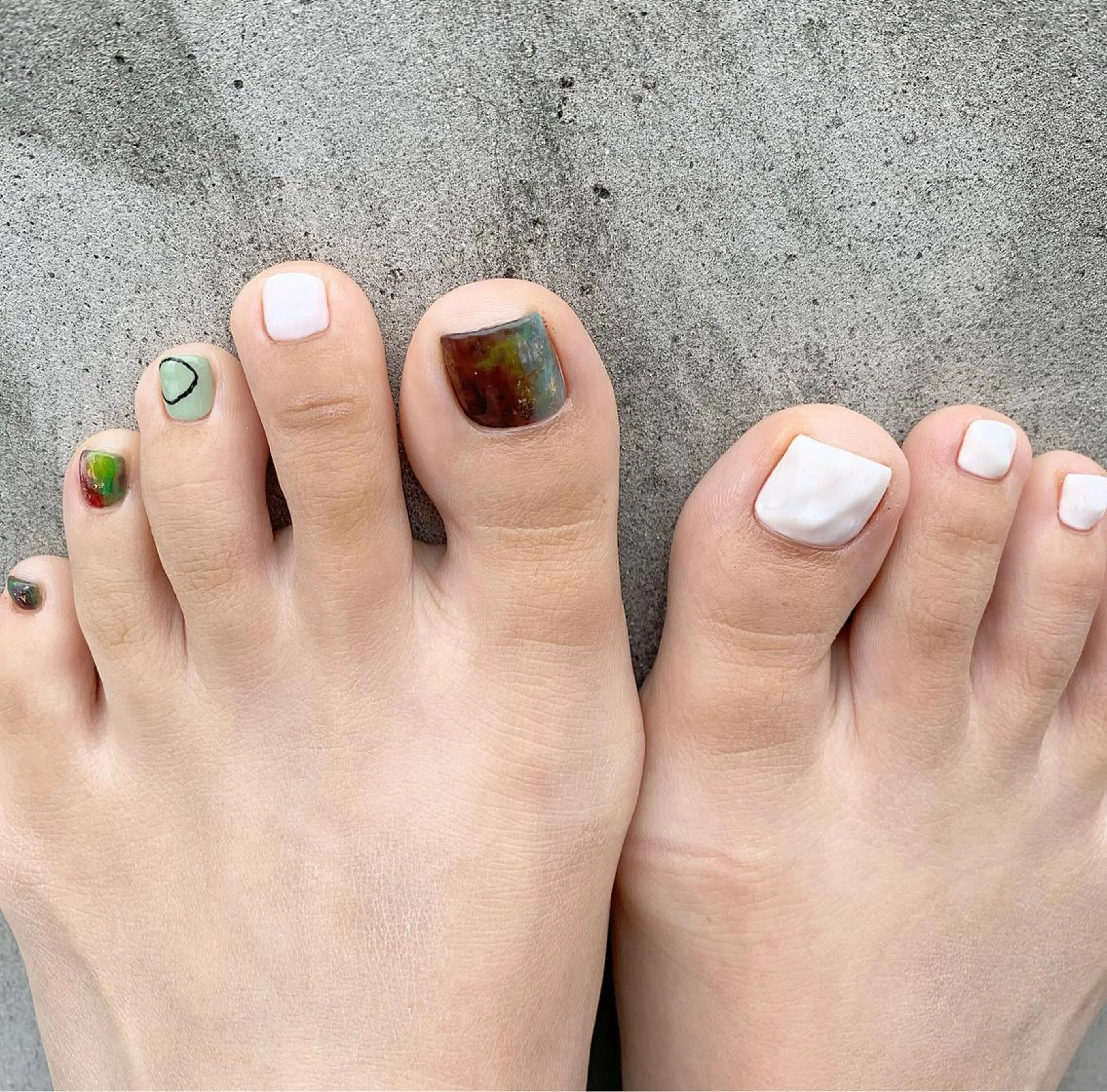 ネイル 持ち込み ニュアンスネイル フットネイル 佐藤 穂乃香のネイルデザイン