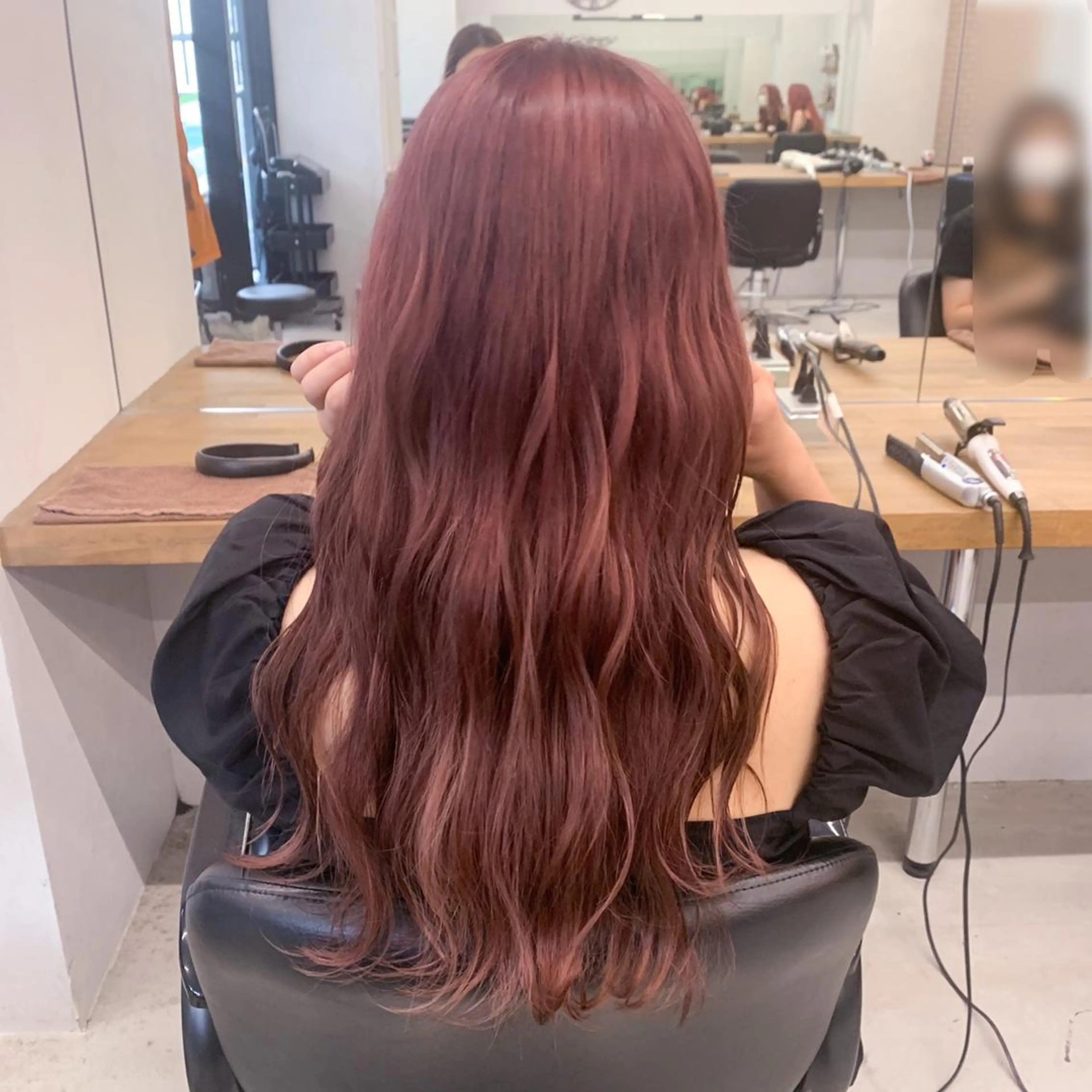 ロング カラー ブリーチ カシス ピンクカラー 難波 茜のヘアスタイル