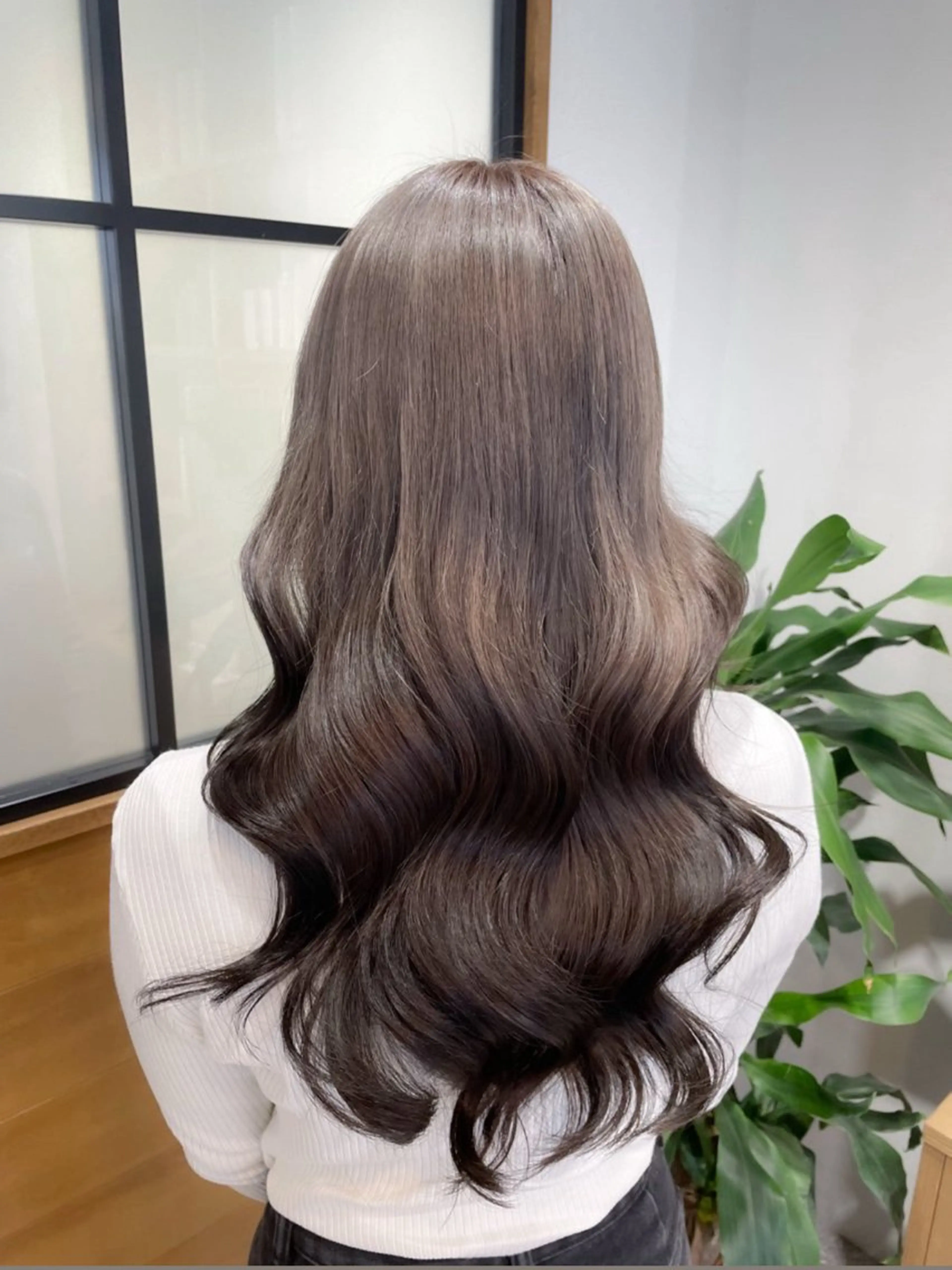 ロング カラー ブリーチ 透明感カラー デザインカラー ダブルカラー ハイライトカラー ヘアカラー といだ なぎさのヘアスタイル