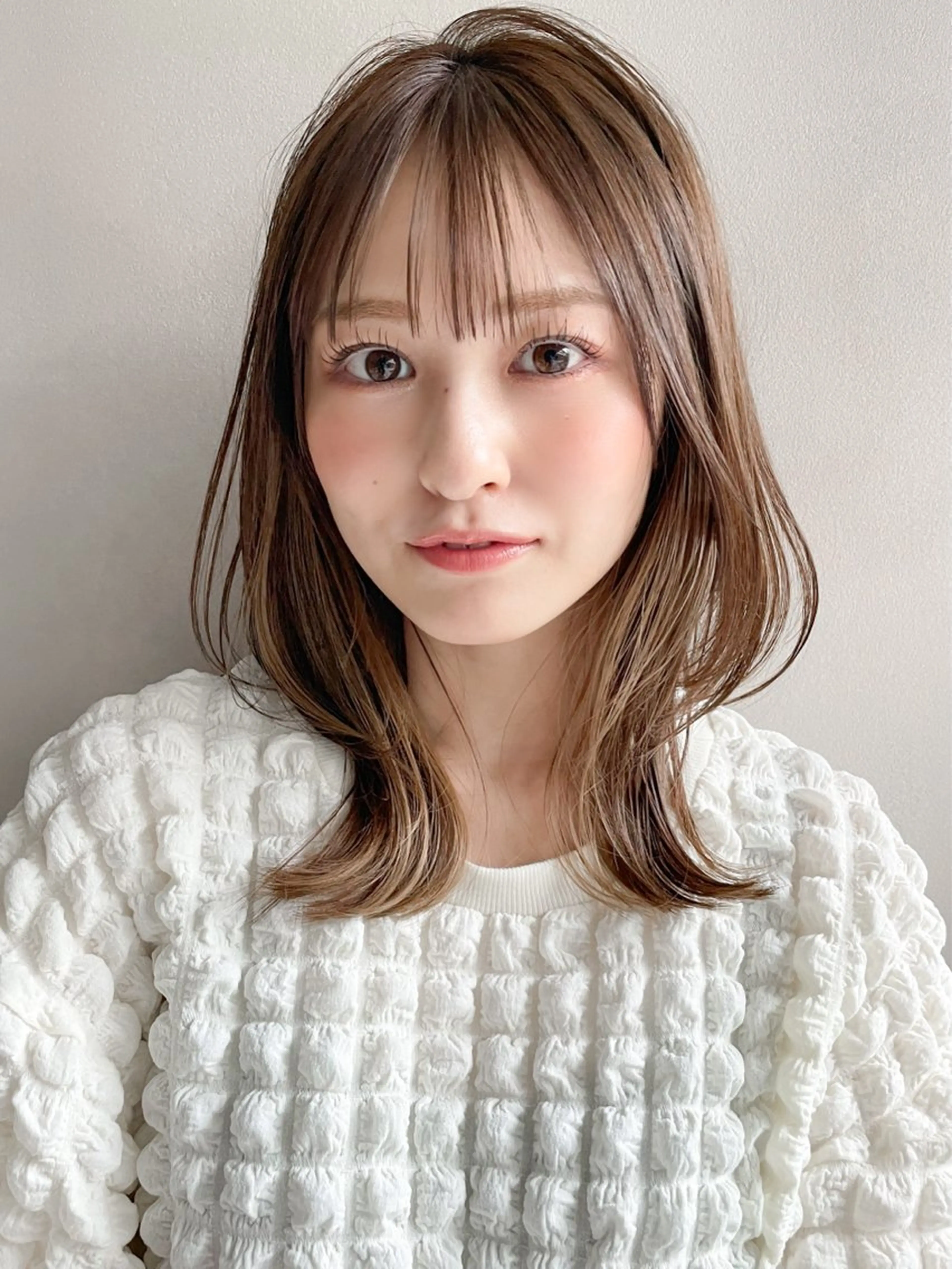 ミディアム カラー ベージュカラー くびれヘア 【lyann表参道】 大内優衣のヘアスタイル