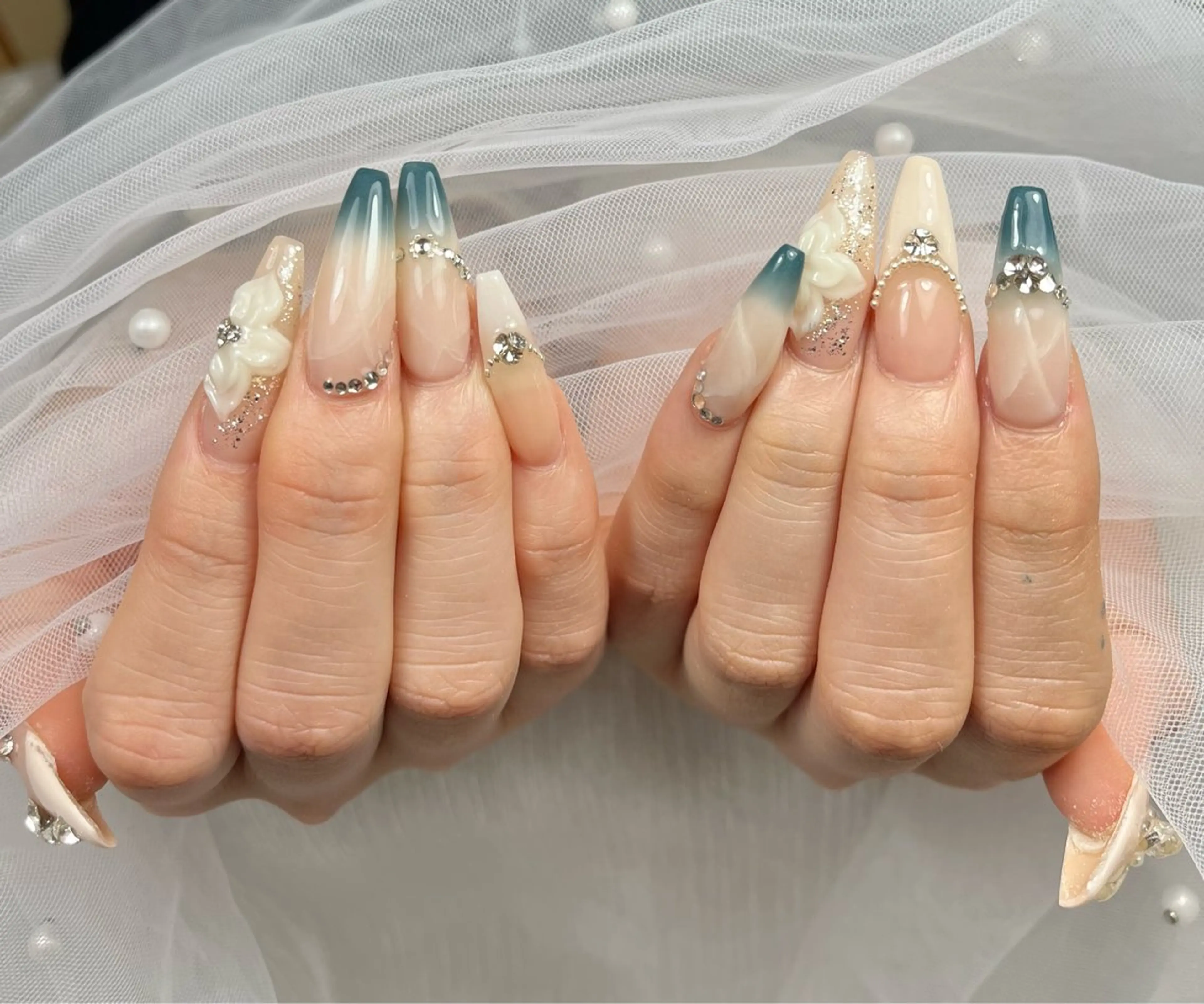 ネイル アートネイル オーロラネイル チークネイル 長さ出し フットネイル ハンドネイル フットネイル ハンドケア Noiranail_ studio川越西口のネイルデザイン