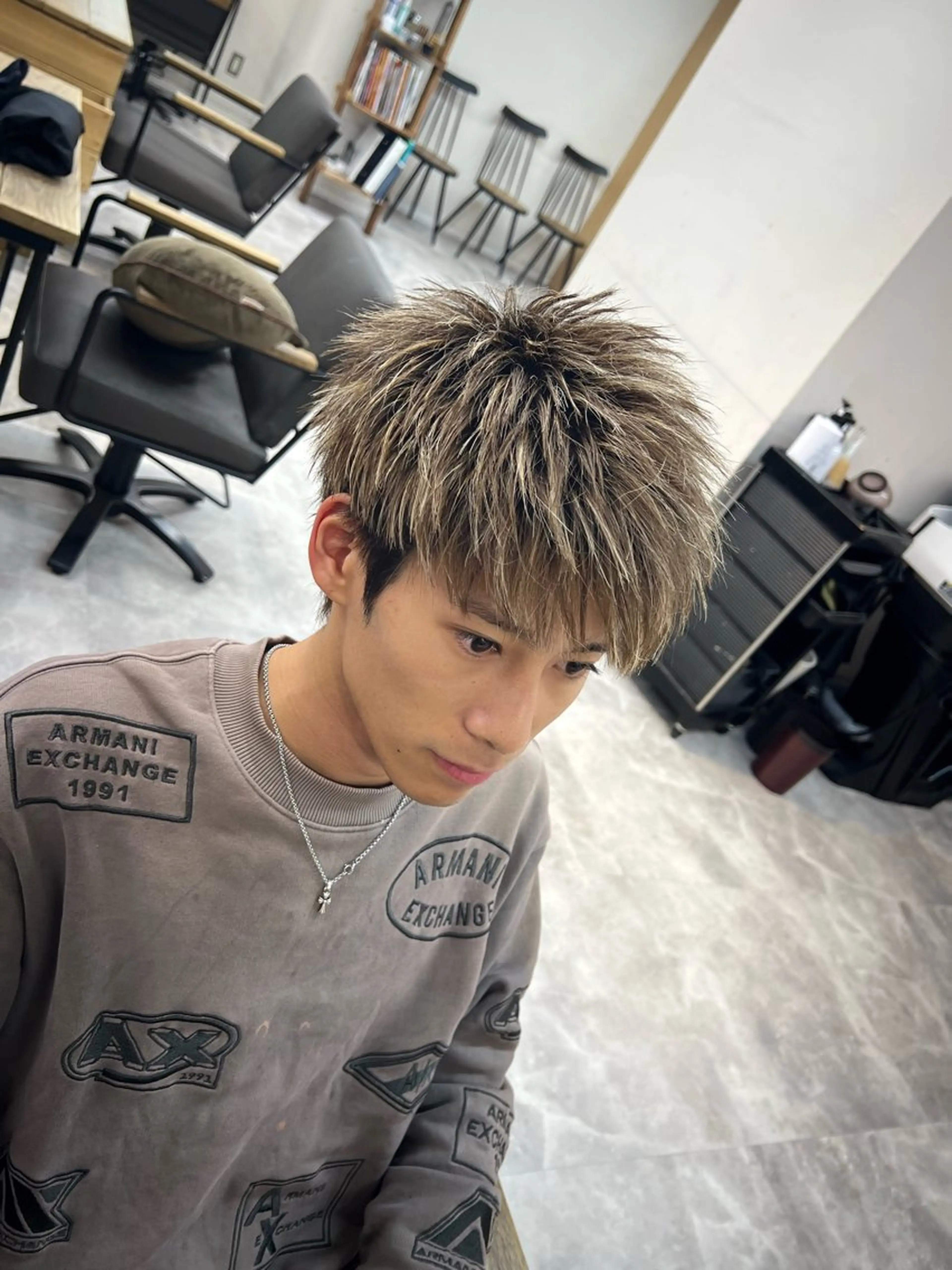 【ミニモ限定】メンズカット＋カラー（ハイライト、ブリーチ込み）の写真