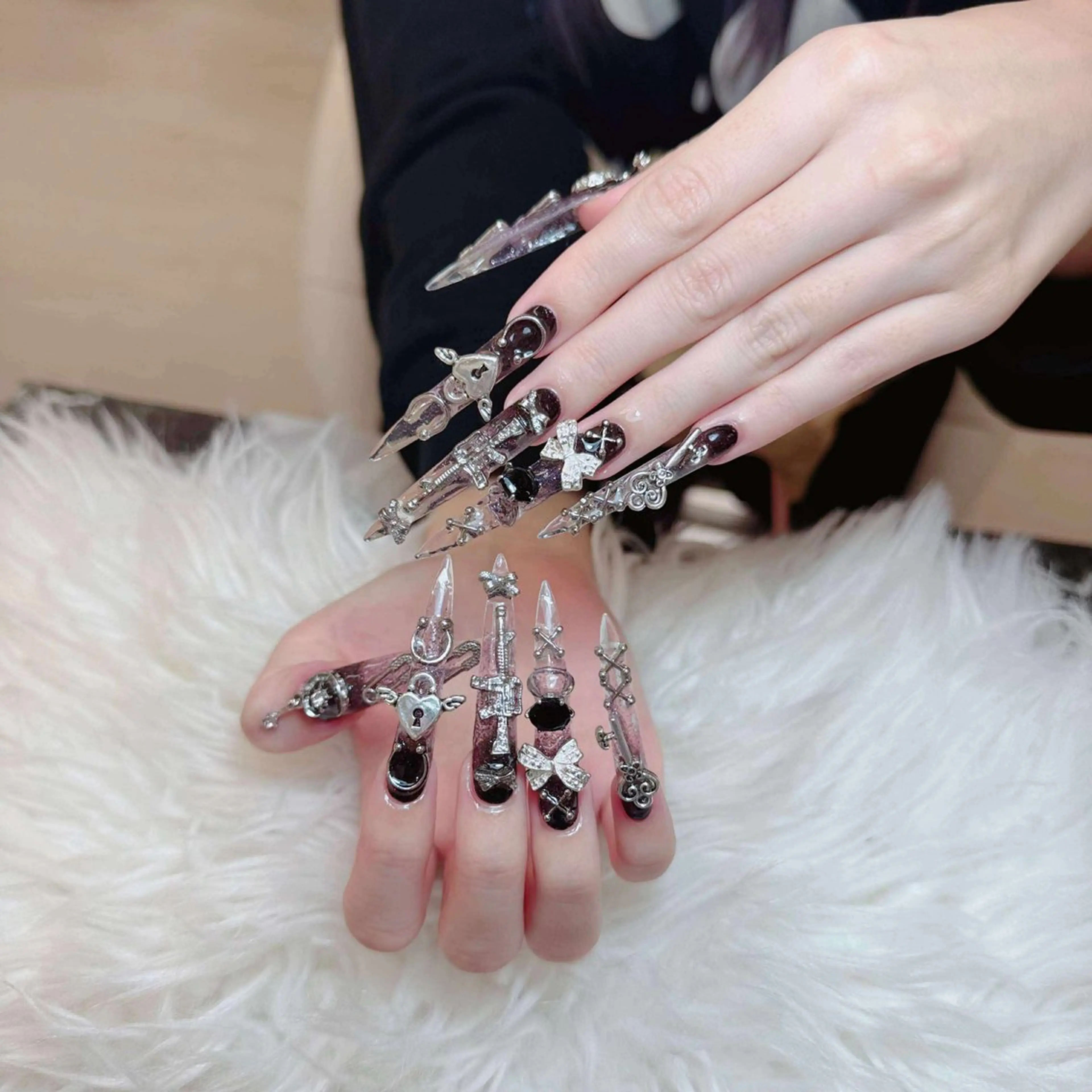 ネイル アートネイル オーロラネイル チークネイル 長さ出し フットネイル ハンドネイル ハンドケア Mio_ Noiranailのネイルデザイン