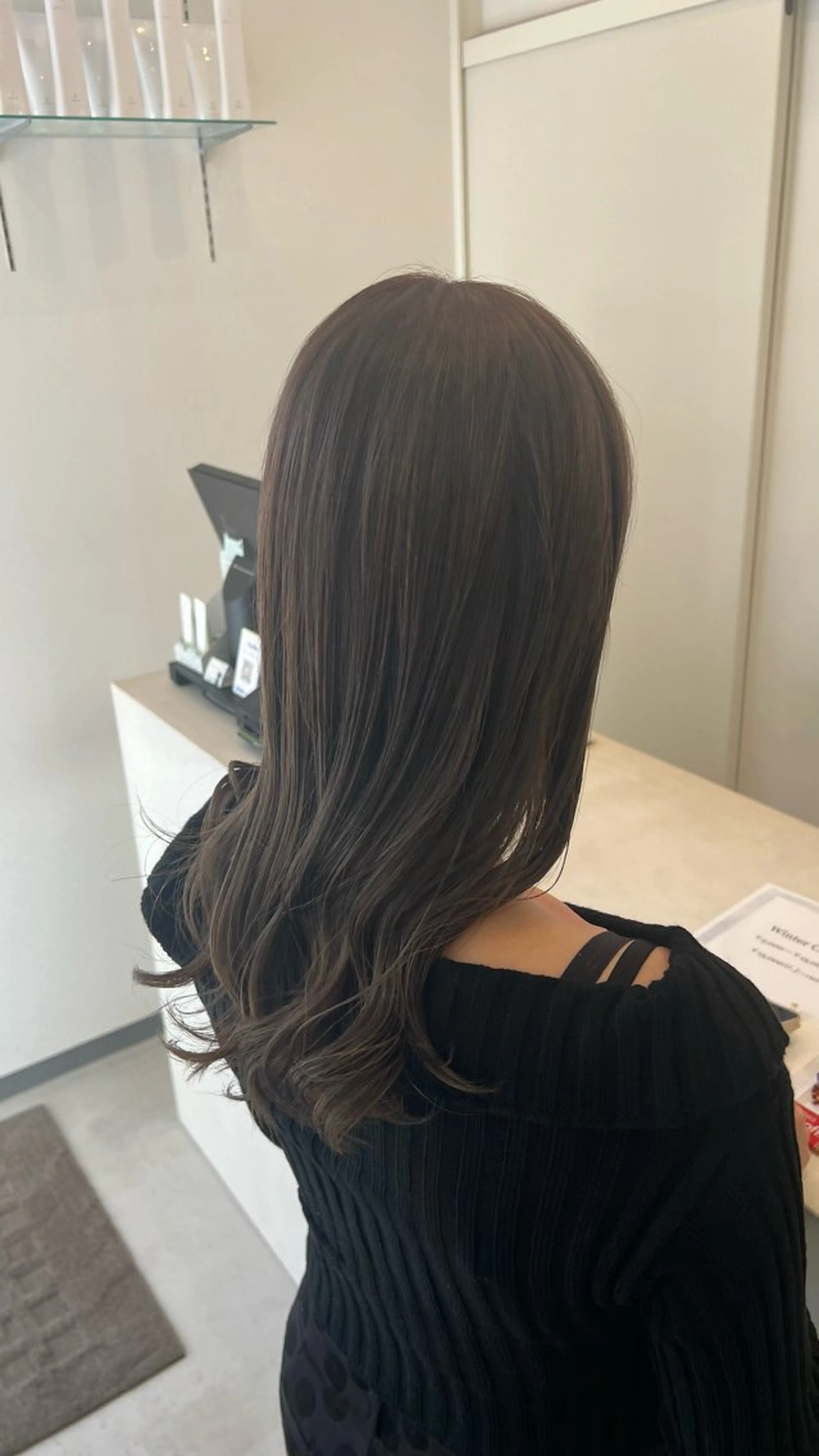 ロング カラー ブリーチ 透明感カラー グレージュ ミルクティーグレージュ 麻柄 純也のヘアスタイル