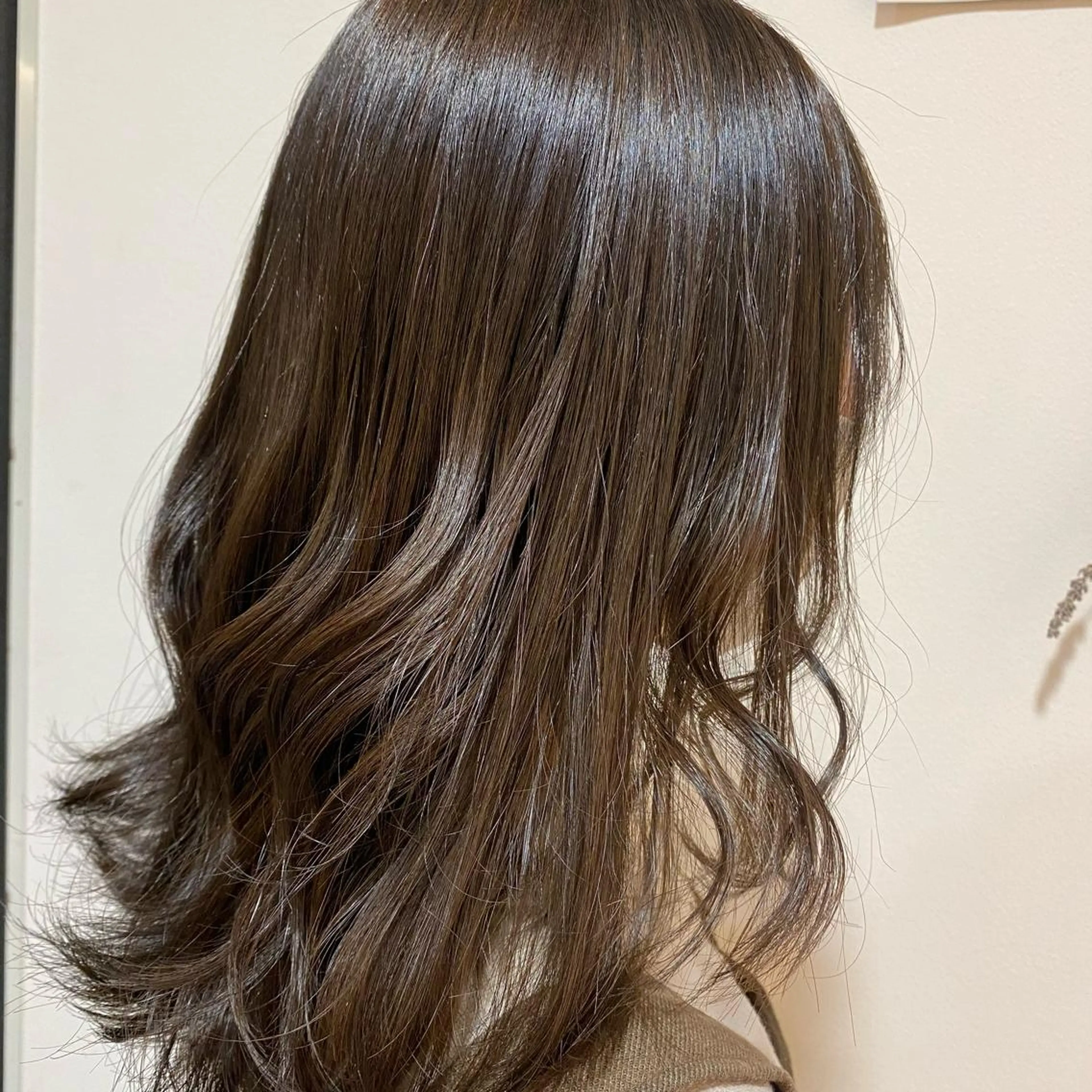 ミディアム 長井 麻帆のヘアスタイル