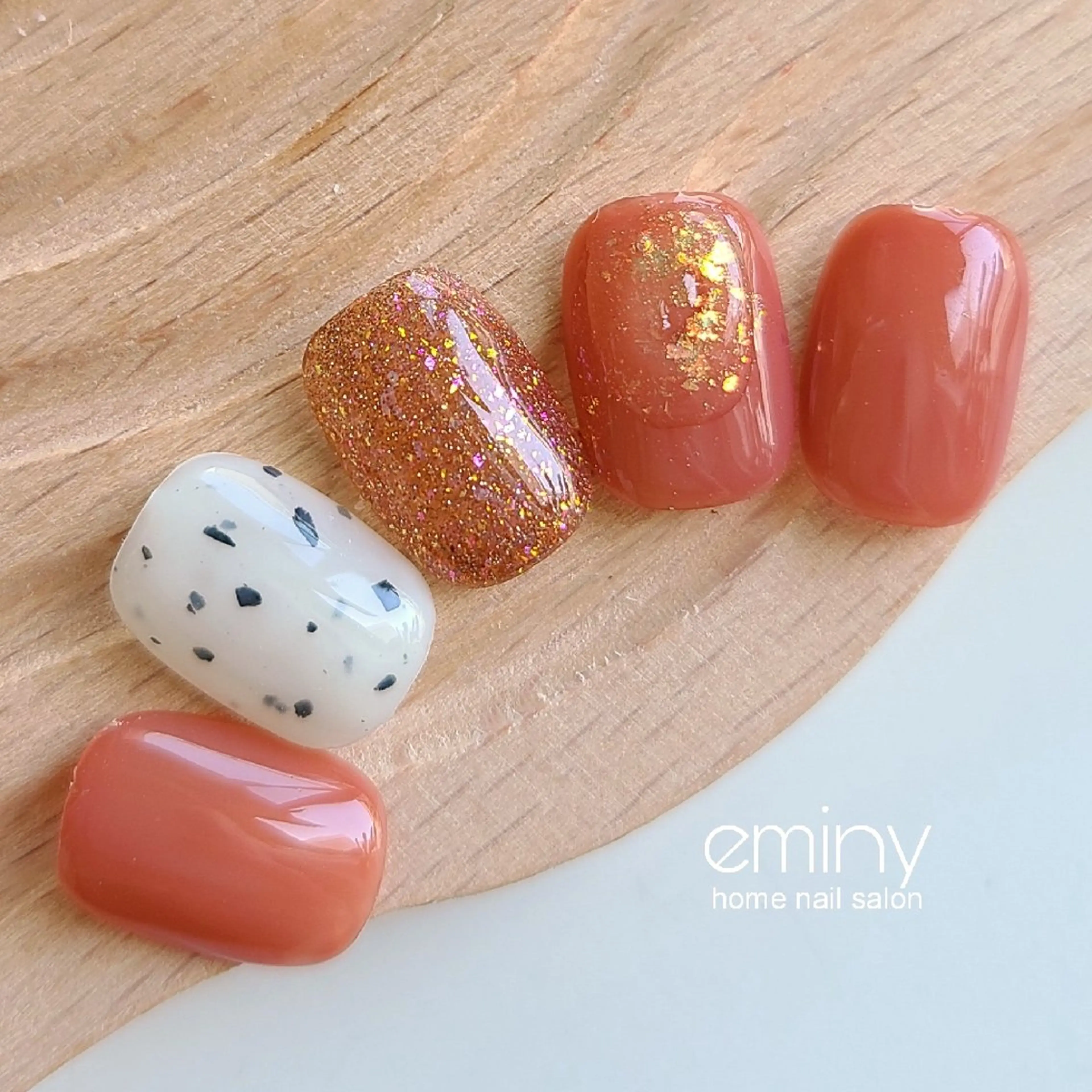 ネイル フラッシュネイル ジェルネイル キラキラネイル 韓国ネイル ニュアンスネイル ハンドネイル nail salon  eminyのネイルデザイン
