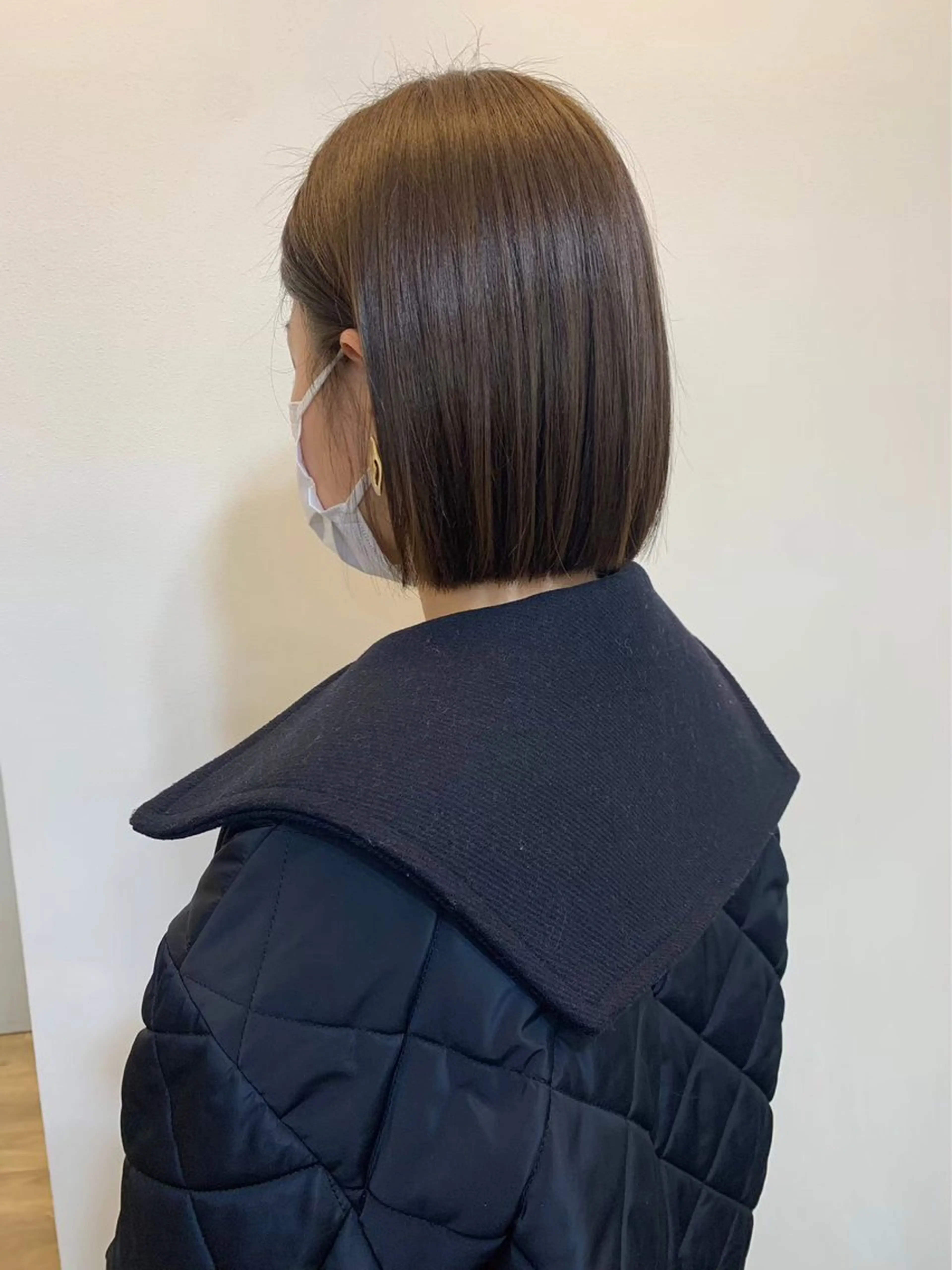 ショート カラー ベージュカラー オリーブベージュ ボブ カット ヘアカラー ioe 元町のヘアスタイル