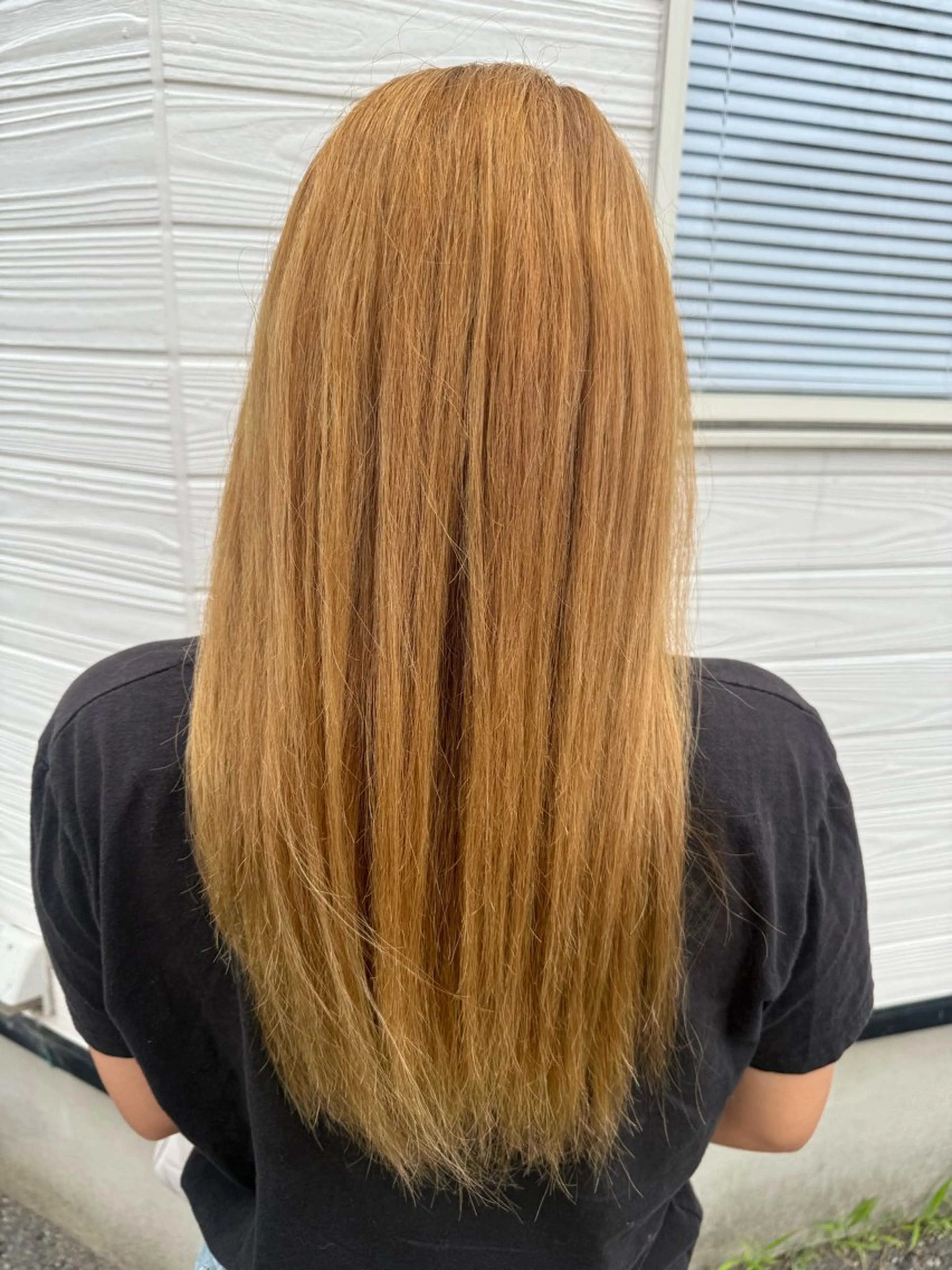 ロング ヘアカラー 半田 知穂のヘアスタイル