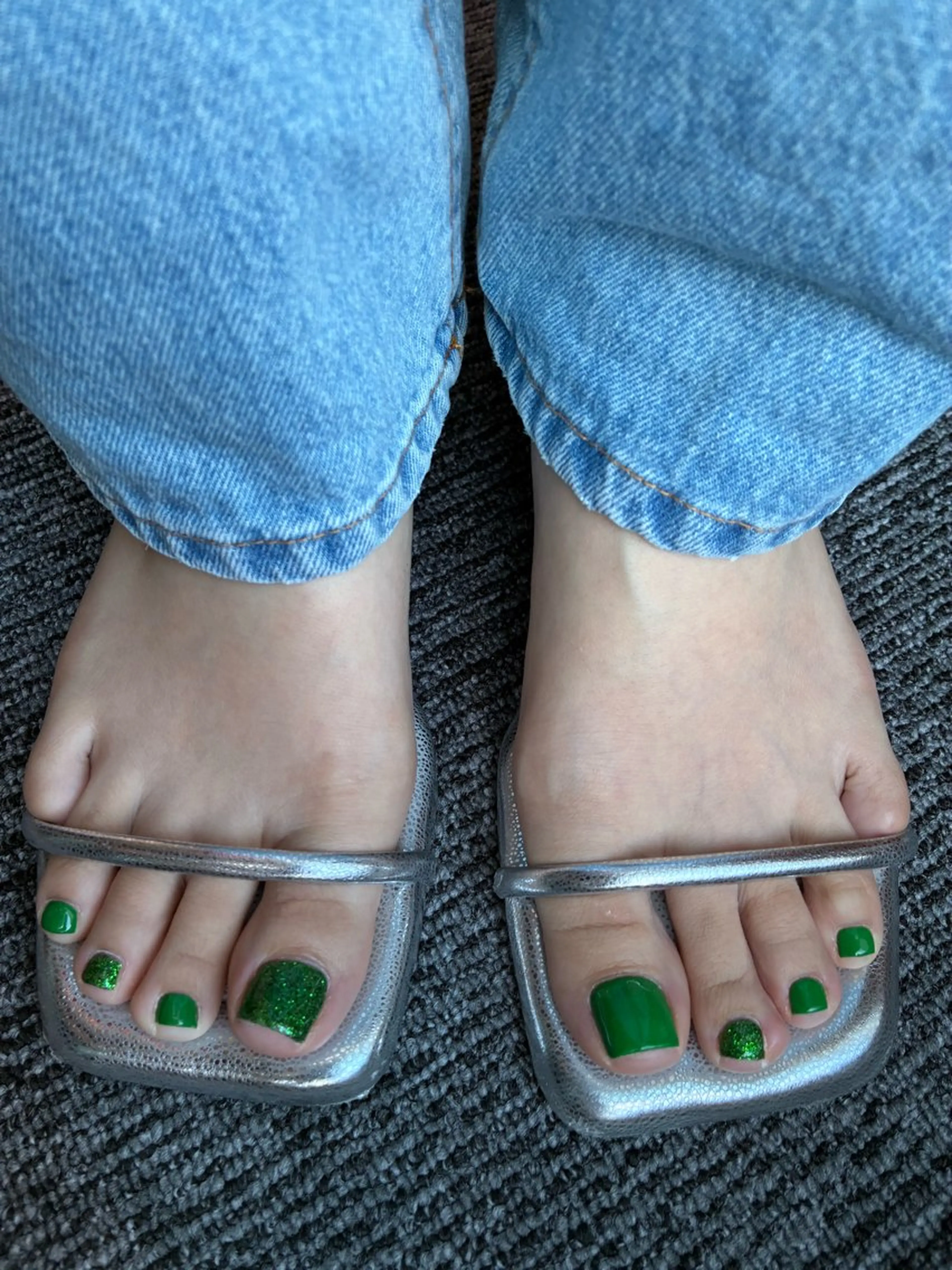 ネイル フットネイル マグネットネイル オフィスネイル ワンカラーネイル 夏ネイル フットネイル 13日3980円‼️ マグもデザインも◎のネイルデザイン