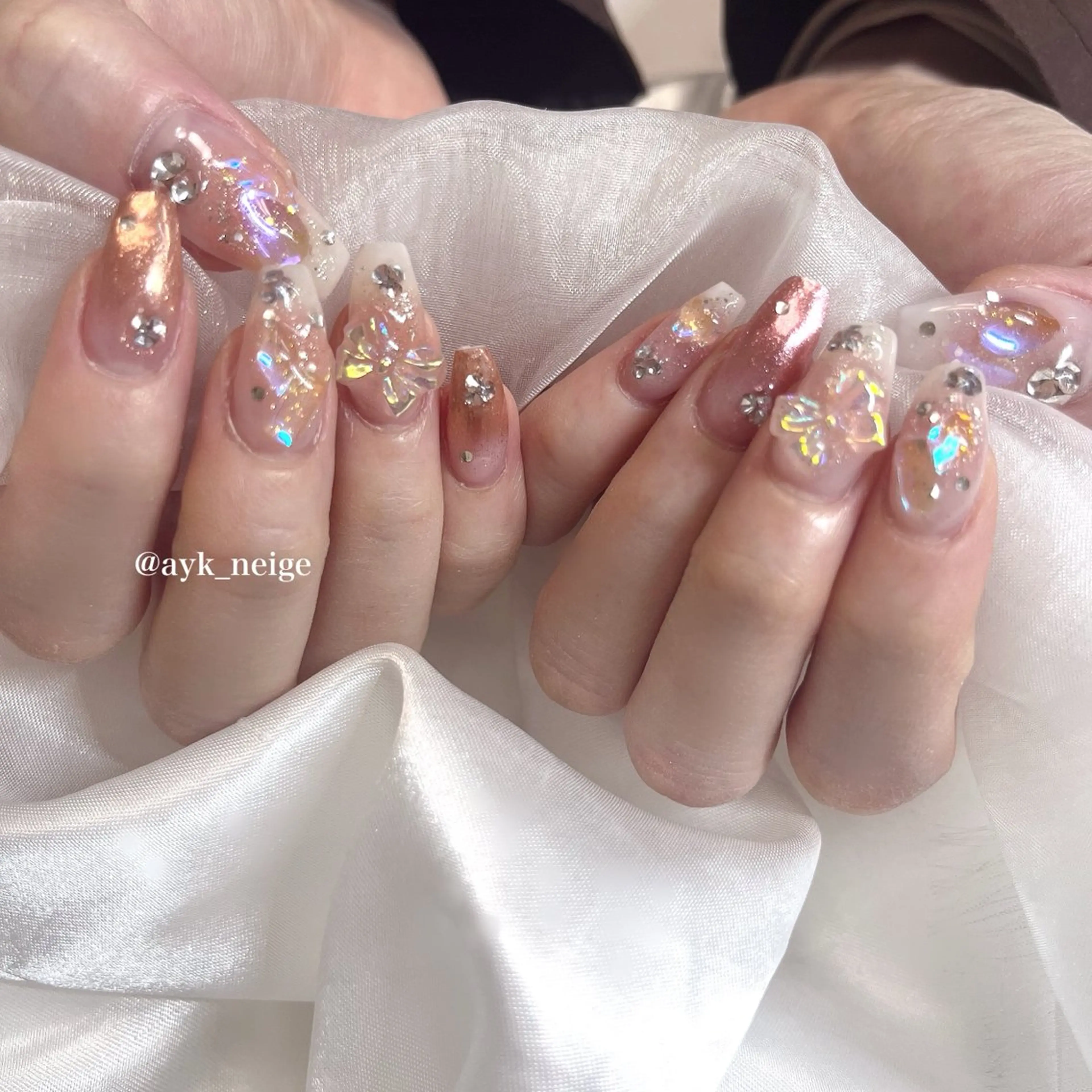 ネイル フットネイル キラキラネイル 韓国ネイル リボン シンプルネイル n'eige nail所属・大谷 綾香のネイルデザイン