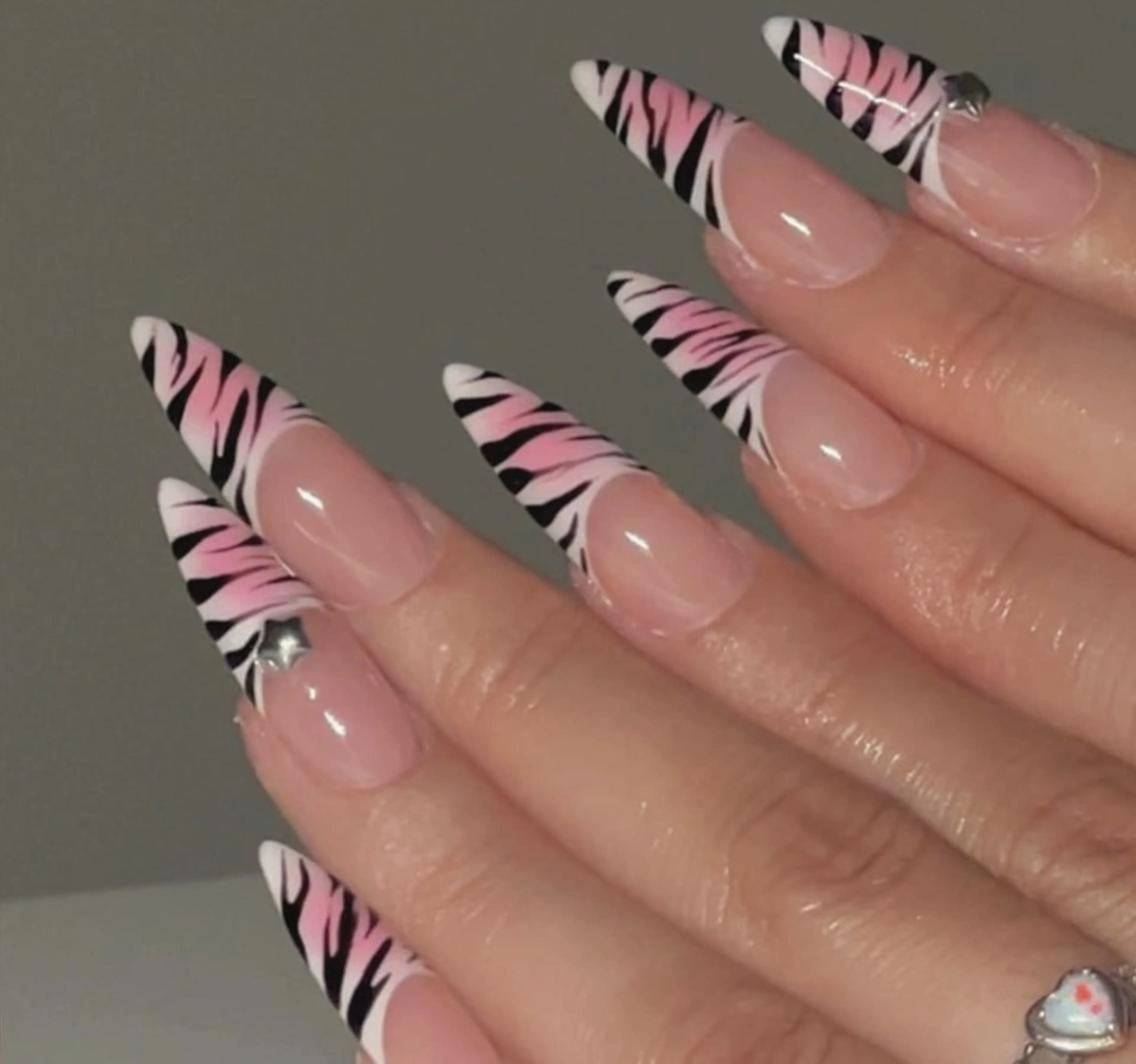 ネイル ネイリスト シンのネイルデザイン