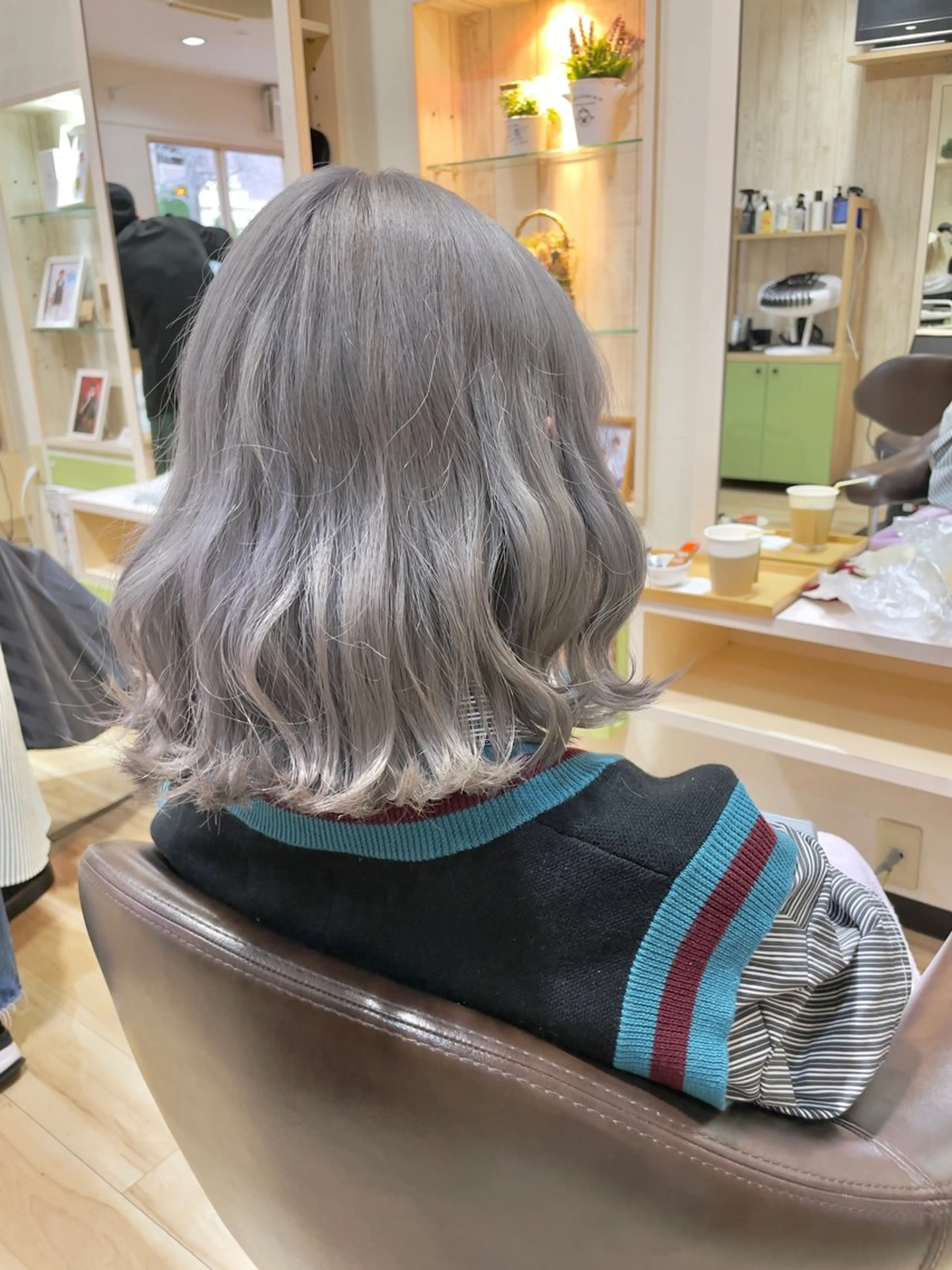 ミディアム カラー ブリーチ シルバー 🌈派手髪ハイトーン 🌈鈴木亮太🌈のヘアスタイル