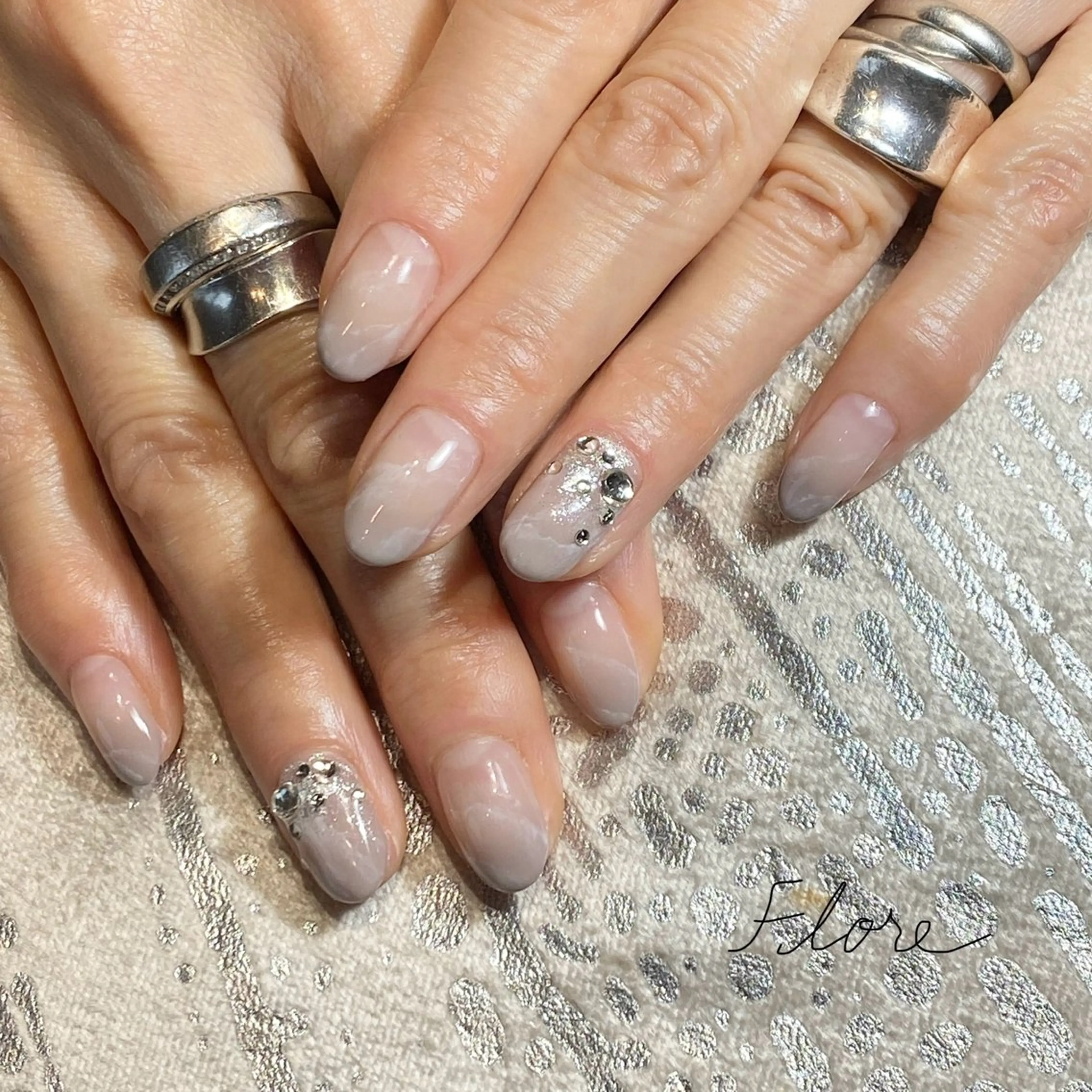 ネイル Flore (フロール)の眉毛・アイブロウイメージ