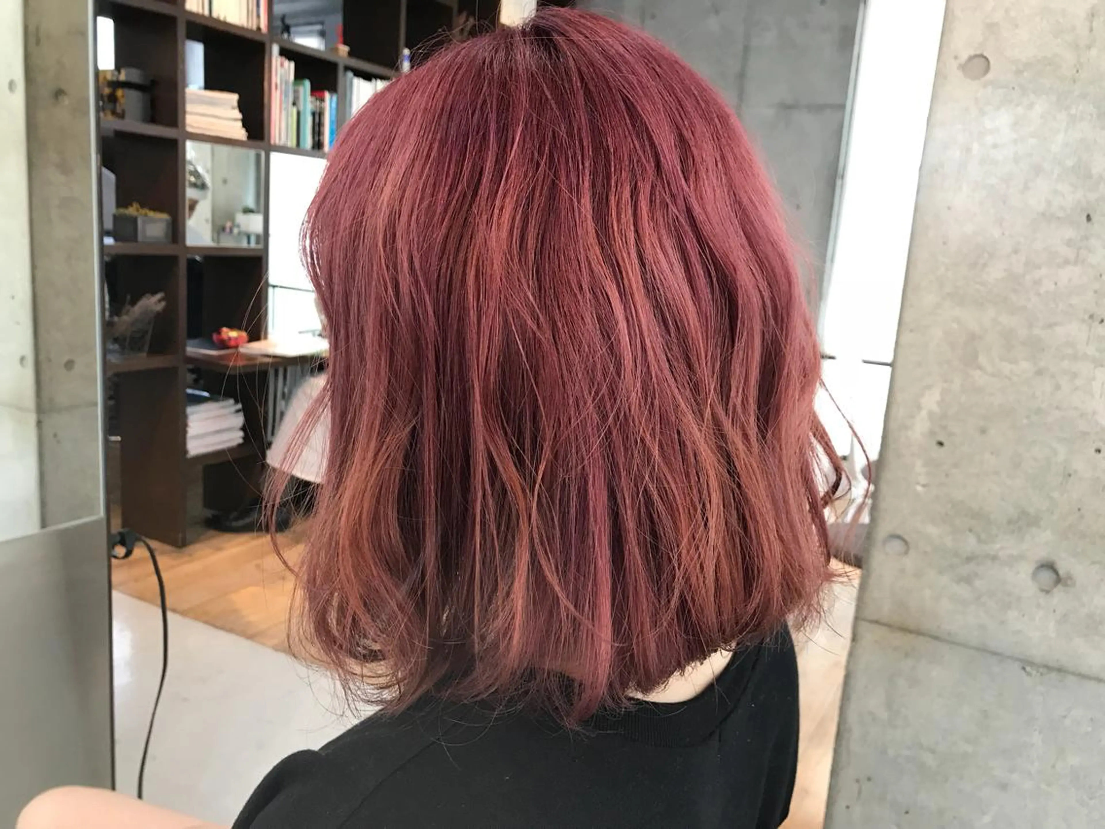 ミディアム カラー ピンクカラー sand&rose所属・逗子、パーマスタイル ナオイカイラのヘアスタイル