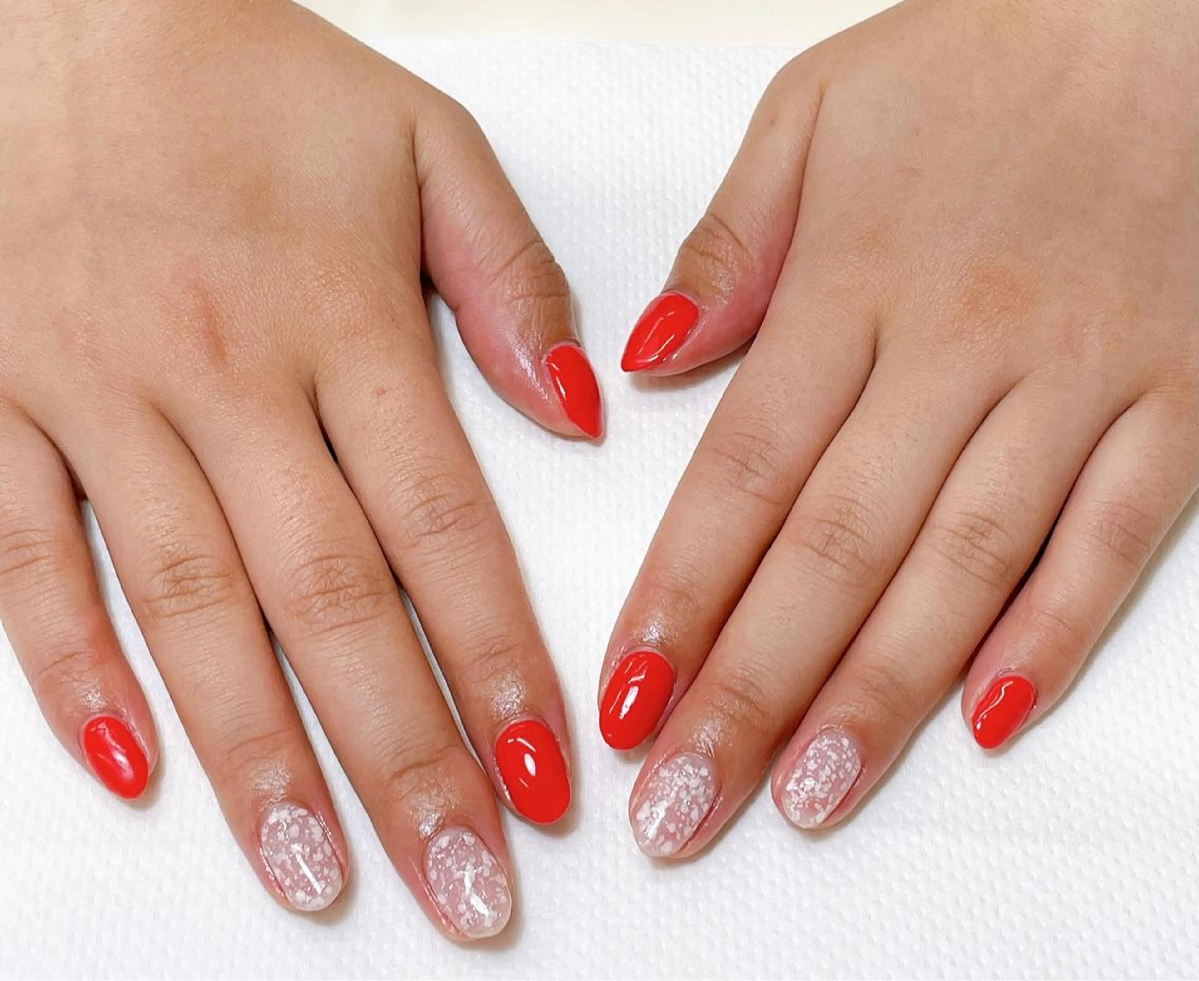 ネイル ラメ(グリッター) ワンカラーネイル 赤色 前田 優佳のネイルデザイン