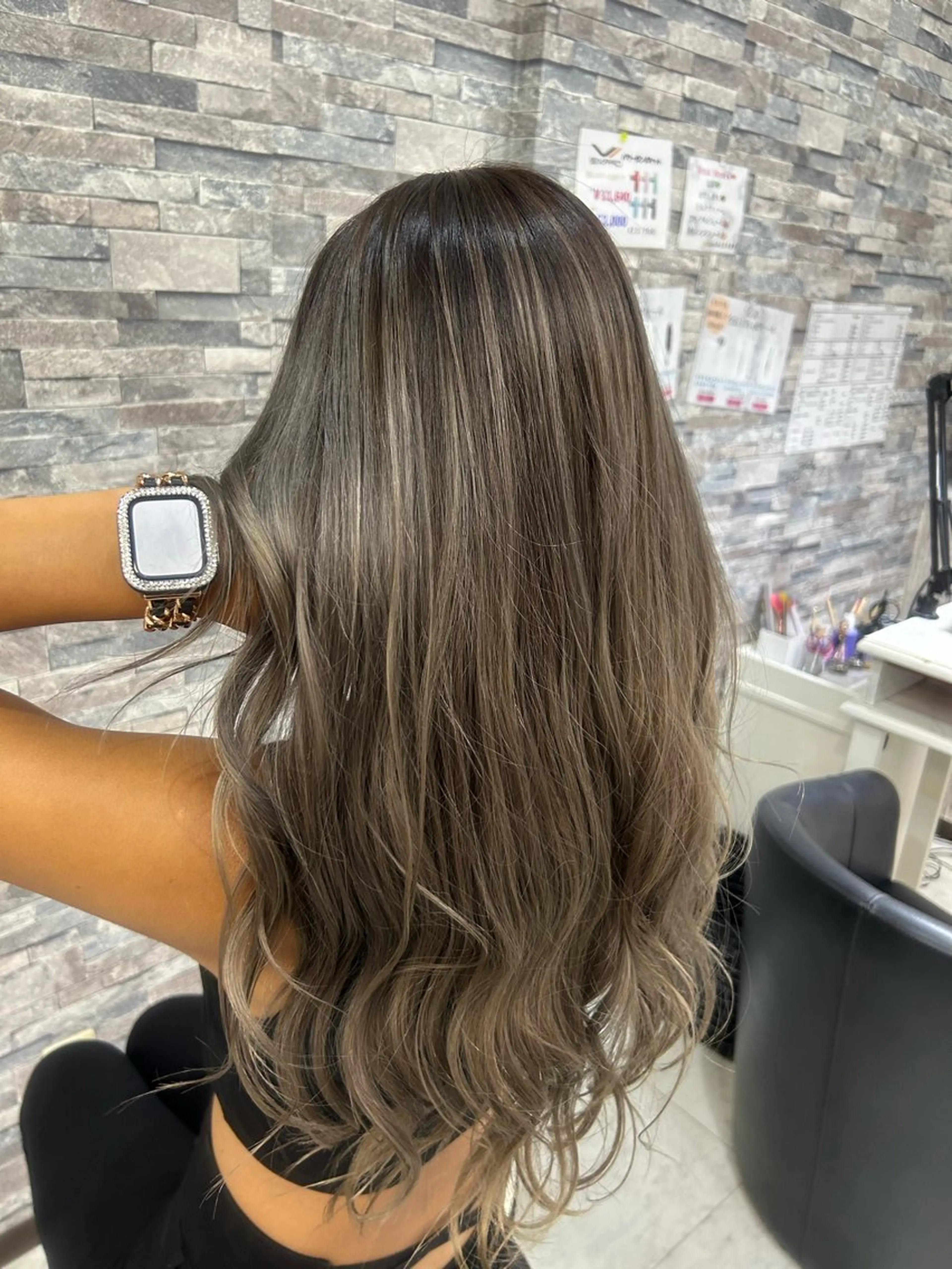 ロング カラー ハイトーンArphy 安蒜佑太のヘアスタイル