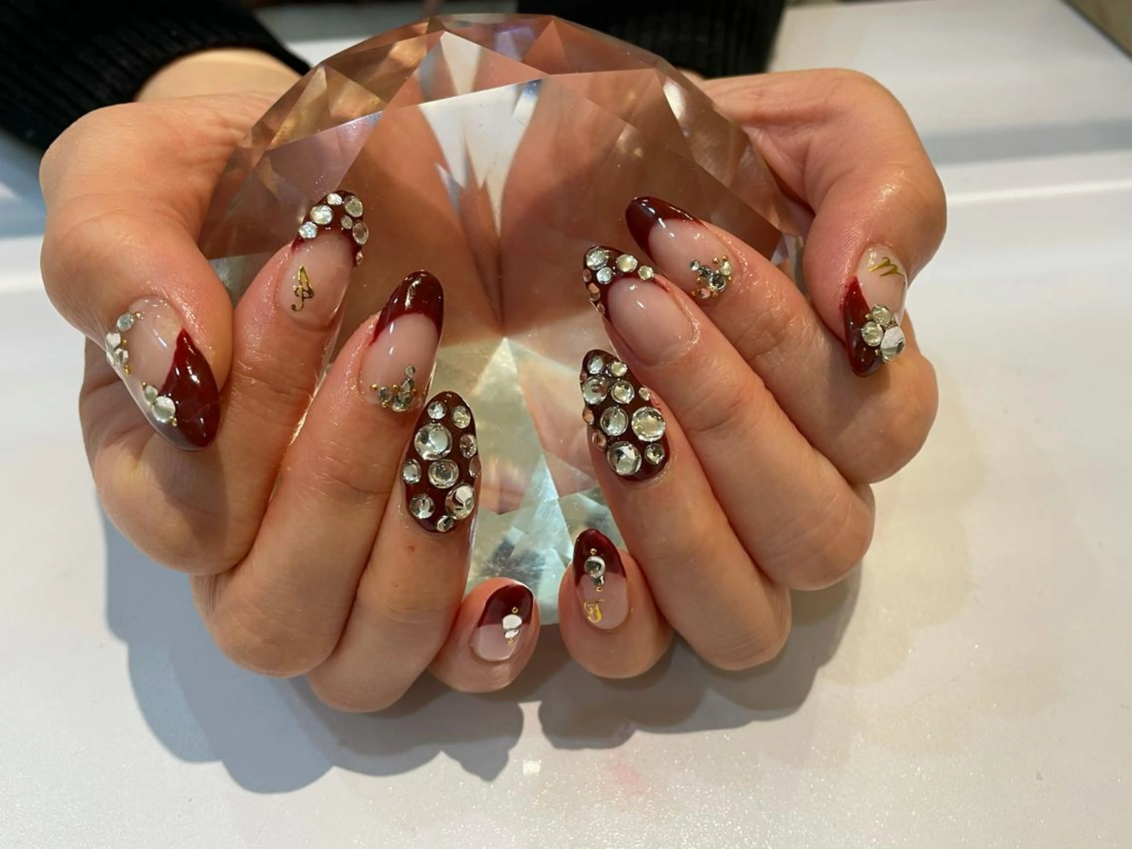 ネイル フレンチネイル ストーンネイル SINCERELY シンシアリー🌈のネイルデザイン