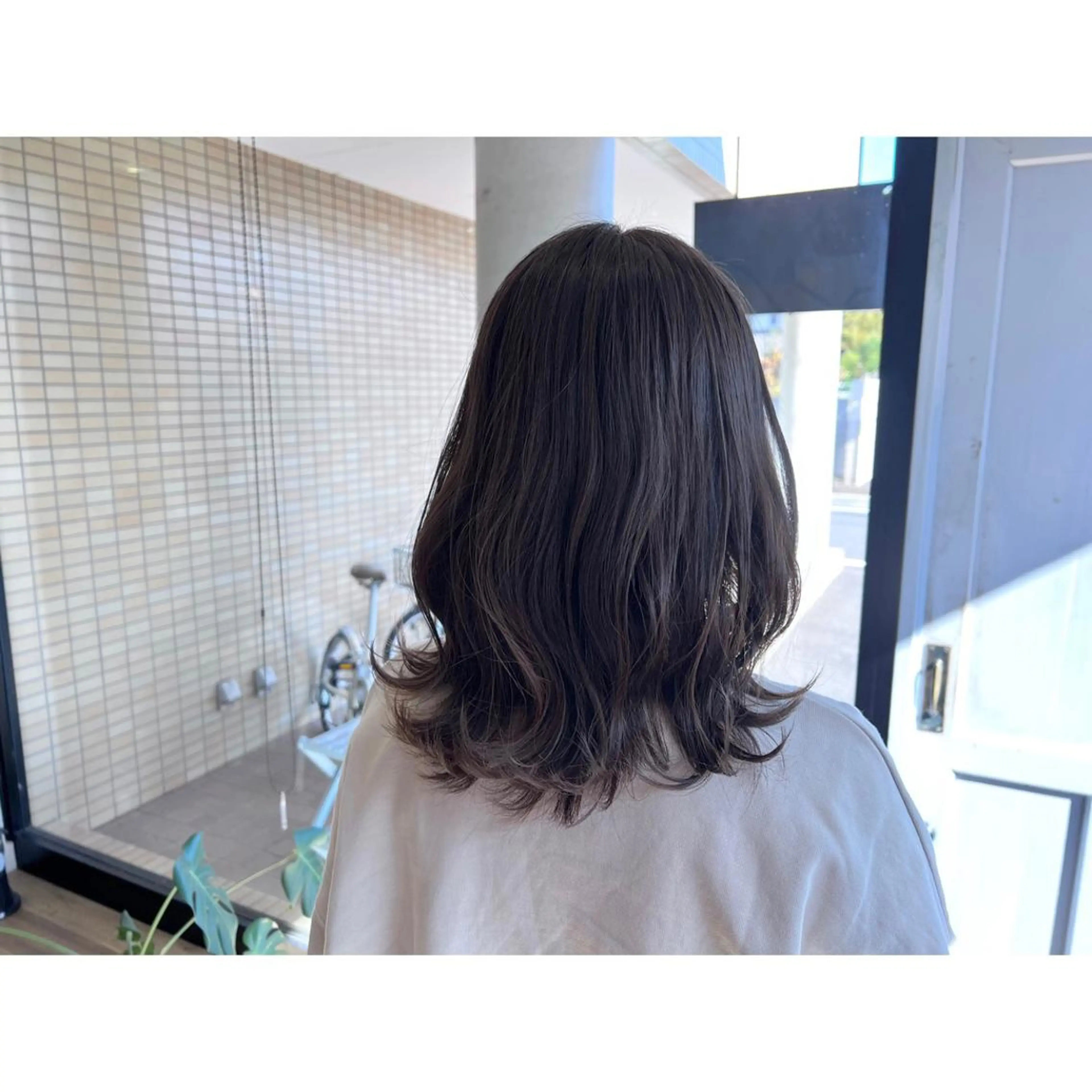 セミロング カラー アッシュ ヘアカラー トリートメント ツキダテ ユイのヘアスタイル