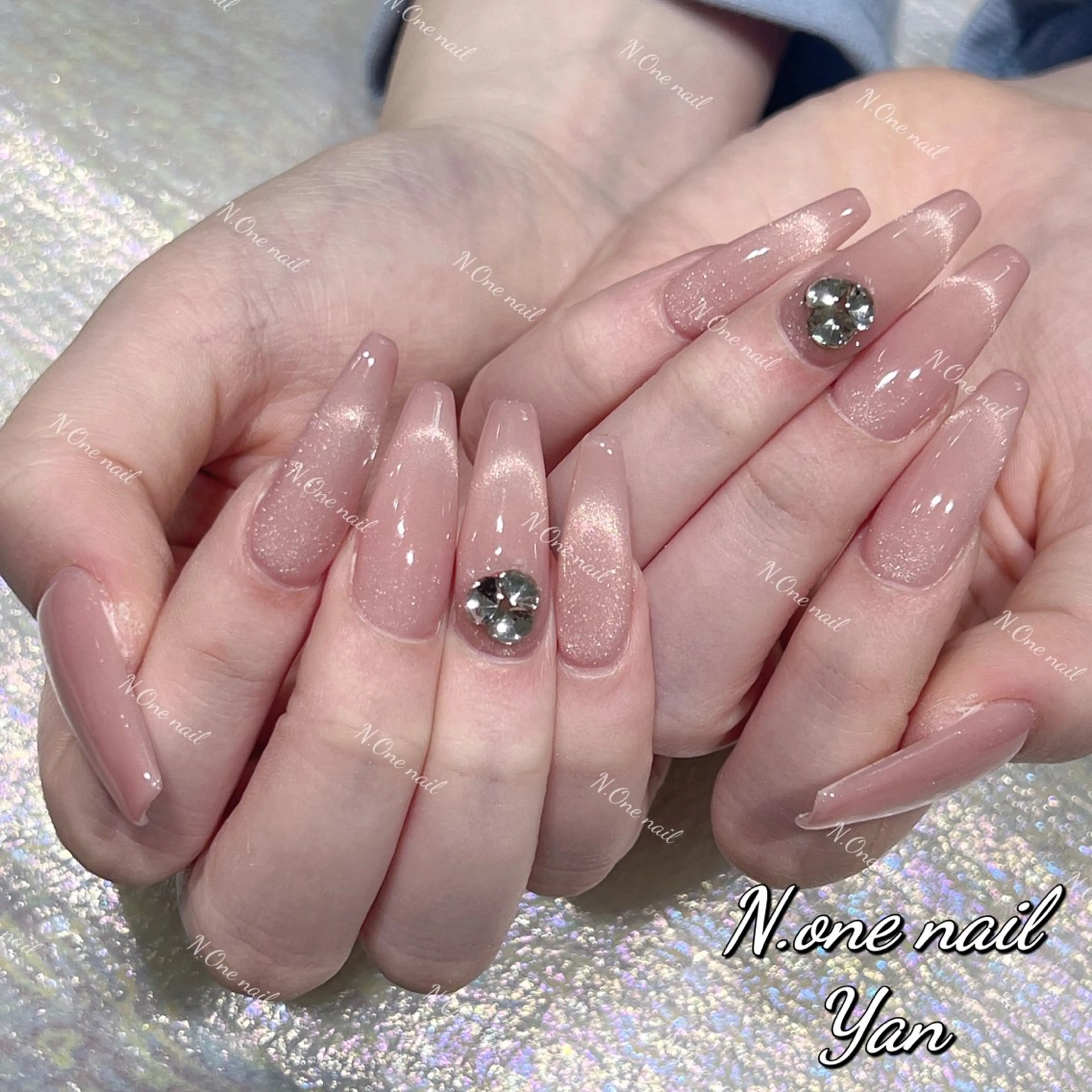 ネイル アートネイル グラデーション キラキラネイル ニュアンスネイル オフィスネイル 長いだし/スカルプ/ パラシェルN.oneのネイルデザイン