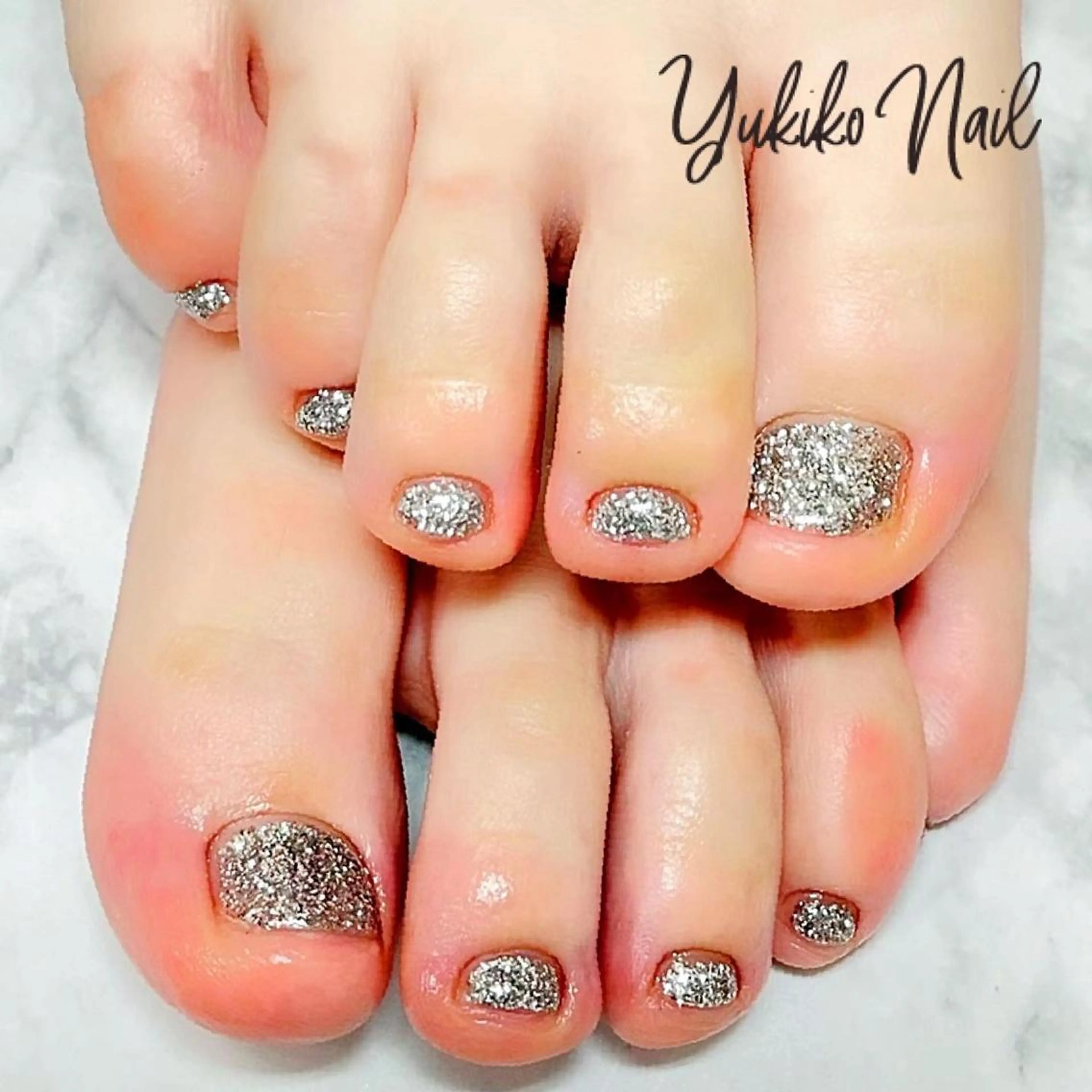ネイル フットネイル ラメ(グリッター) ワンカラーネイル フットネイル ユキコ ネイルのネイルデザイン
