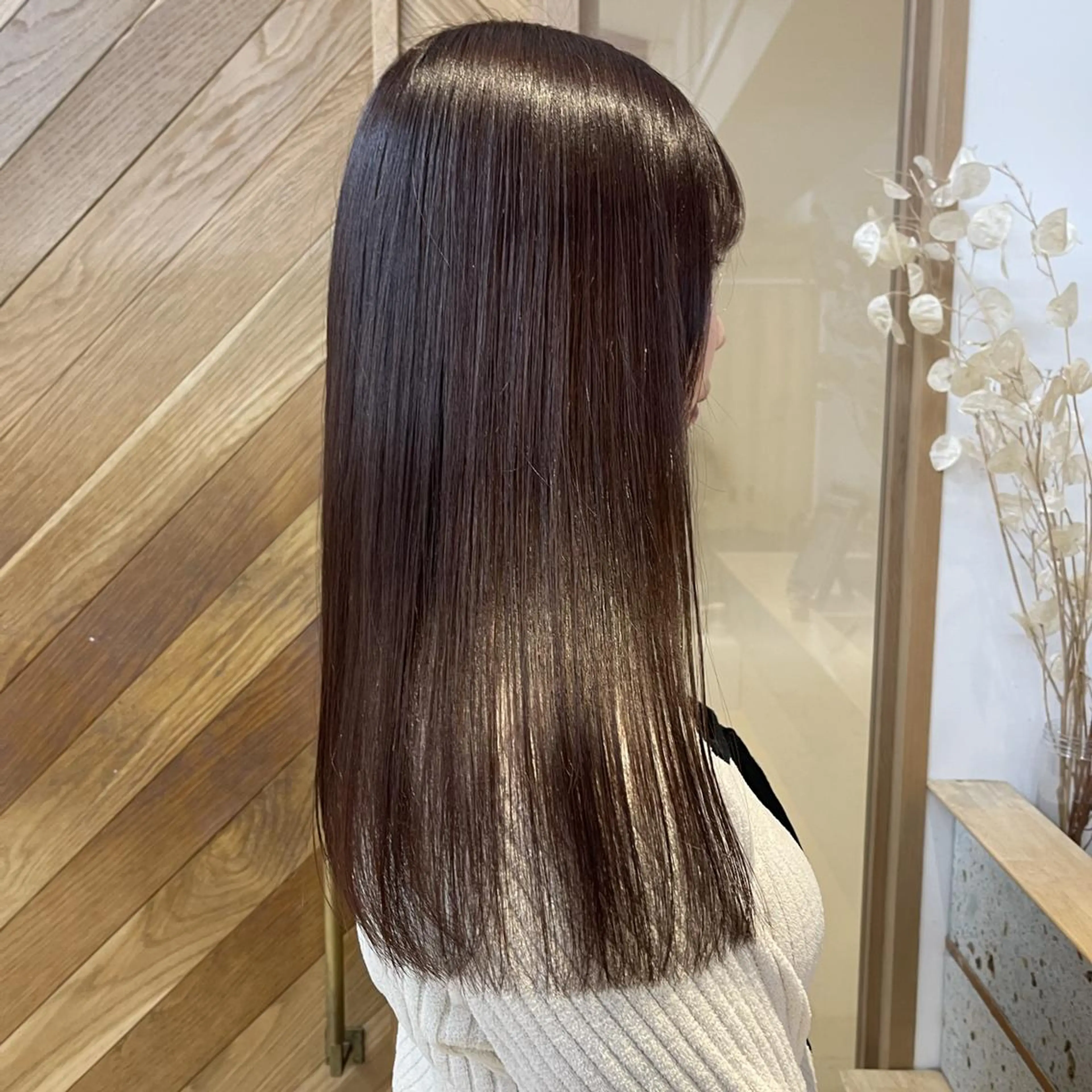 レディース(ロング胸より上​〜​ボブ顎下仕上がり)カット+カラー+ベーシックトリートメントの写真