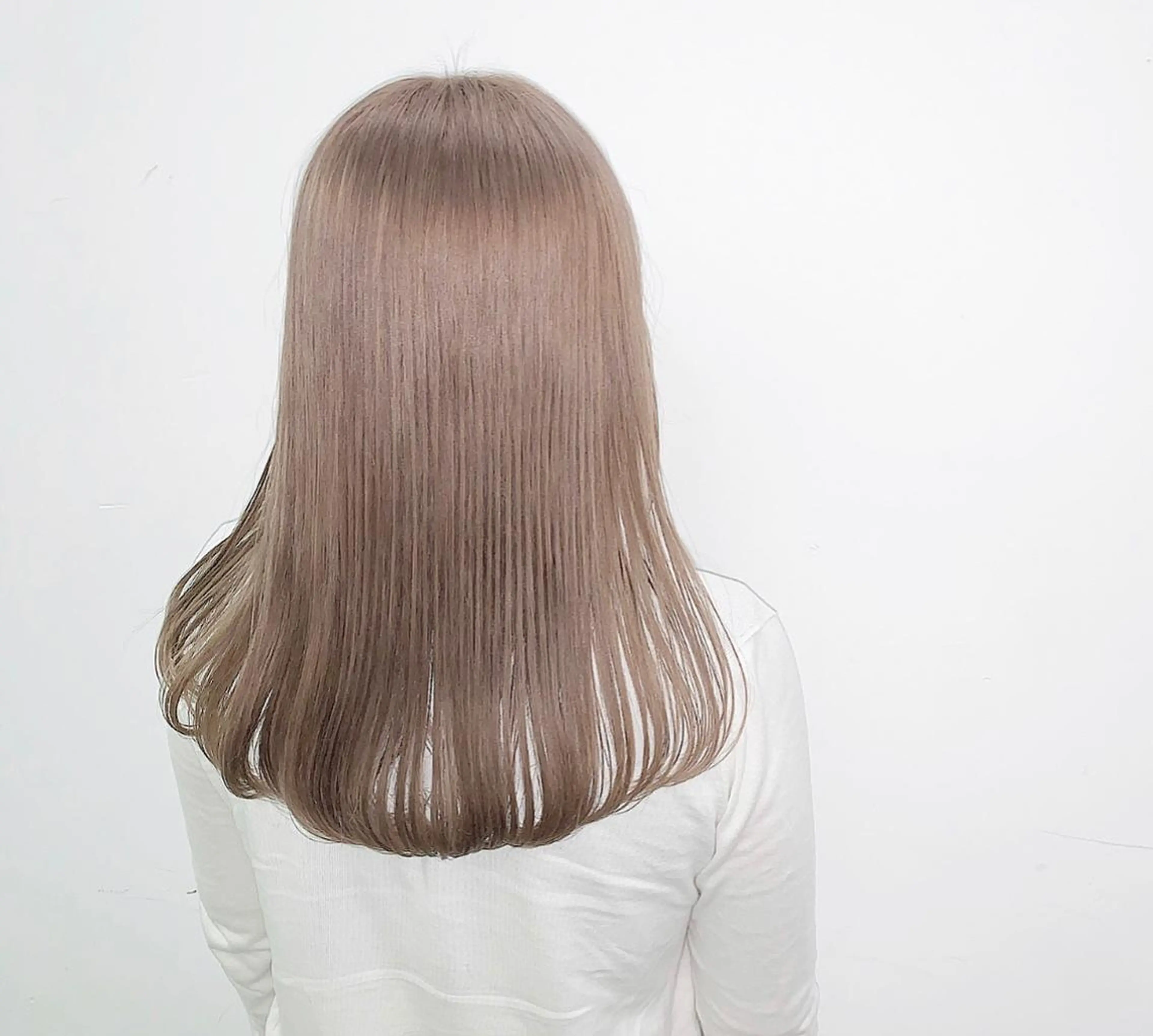 ロング カラー ベージュカラー ブリーチ ミルクティーベージュ ブリーチソムリエ認定 梅田茶屋町Eir辻のヘアスタイル