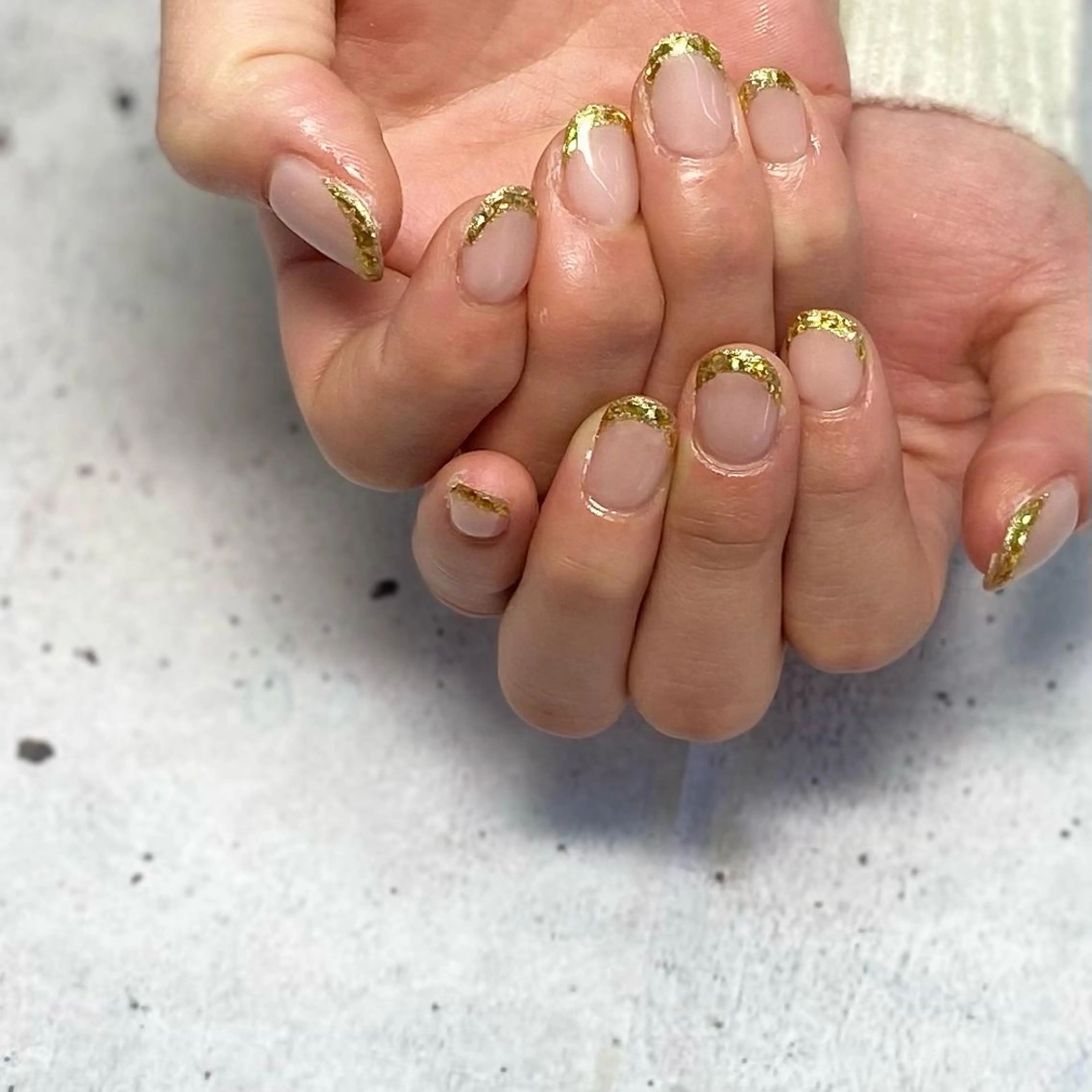 ネイル フレンチネイル ガラスフレンチ ゴールド Salon•de•Niina所属・ボディビルダーSal on.DeNiinaのネイルデザイン