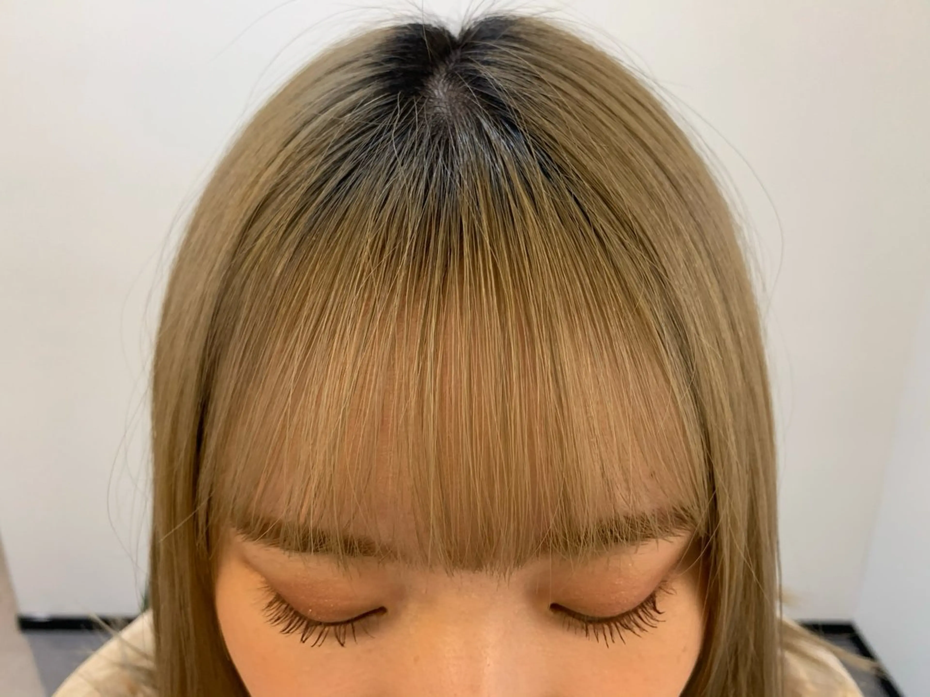 前髪カット＋前髪（顔周り）ストレートパーマの写真