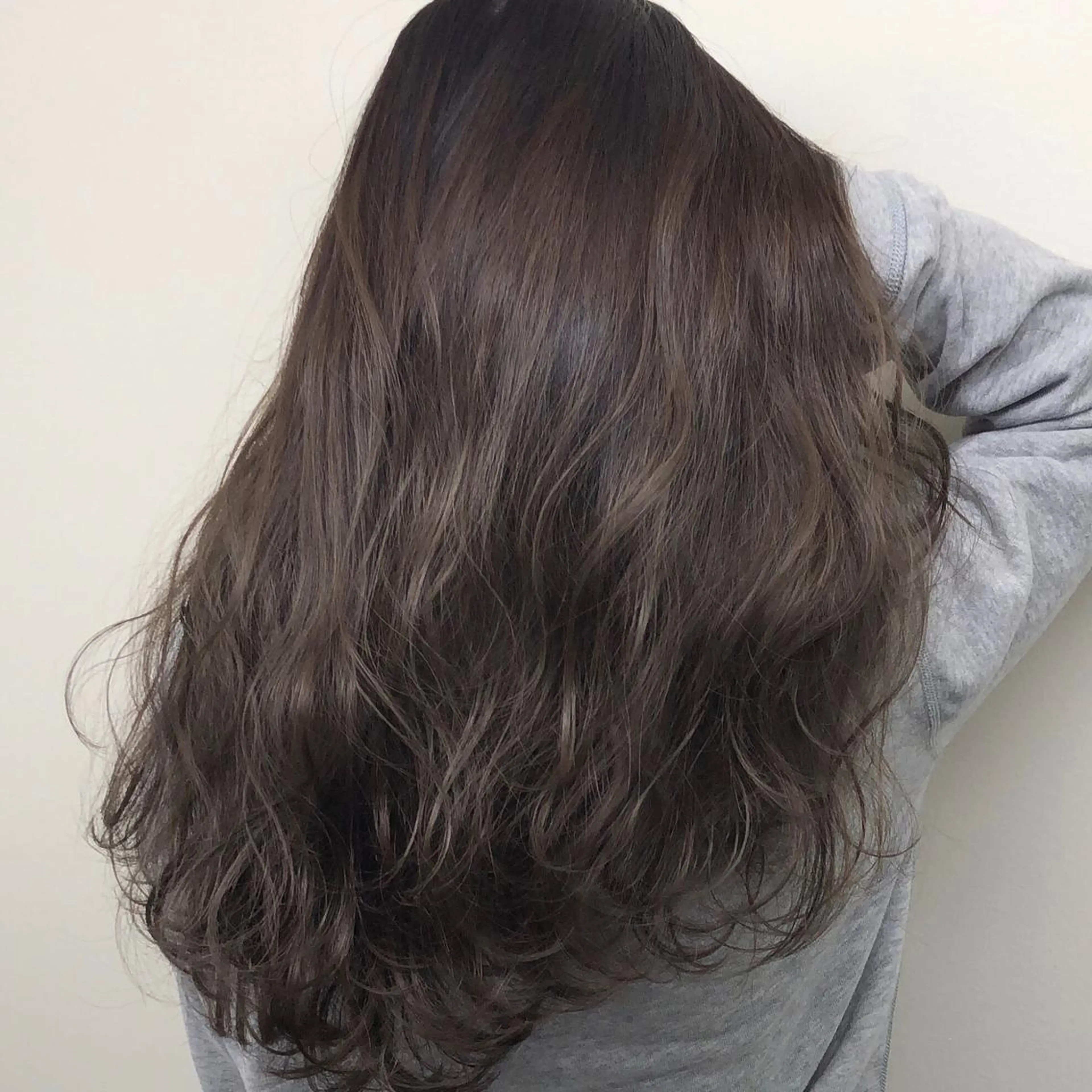 【何回でも使える!!】カット＋潤艶ダメージレスカラー＋毛髪補修トリートメントの写真