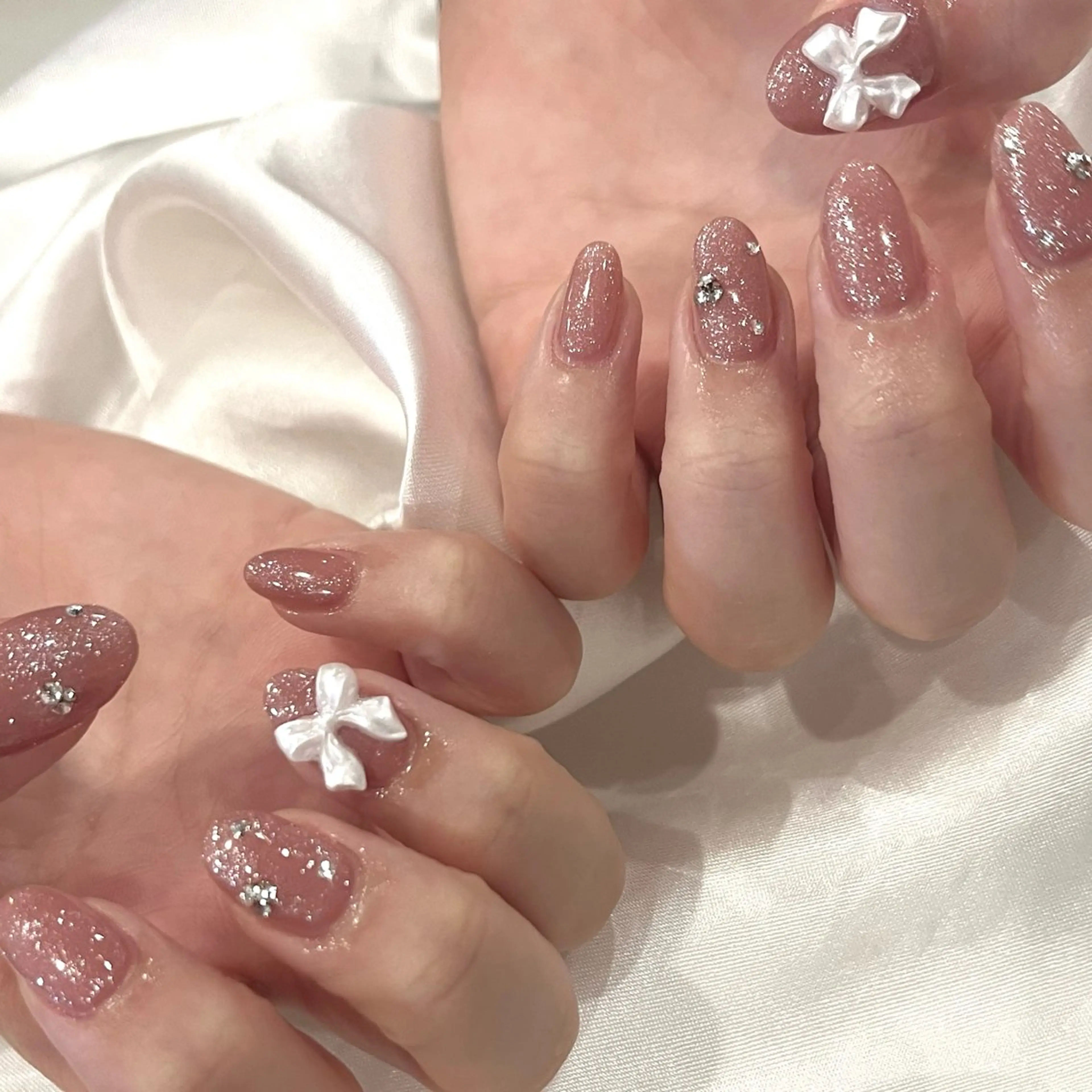 ネイル キラキラネイル ピンク ホワイト ハンドネイル ♡Tajima Yumeka♡のネイルデザイン