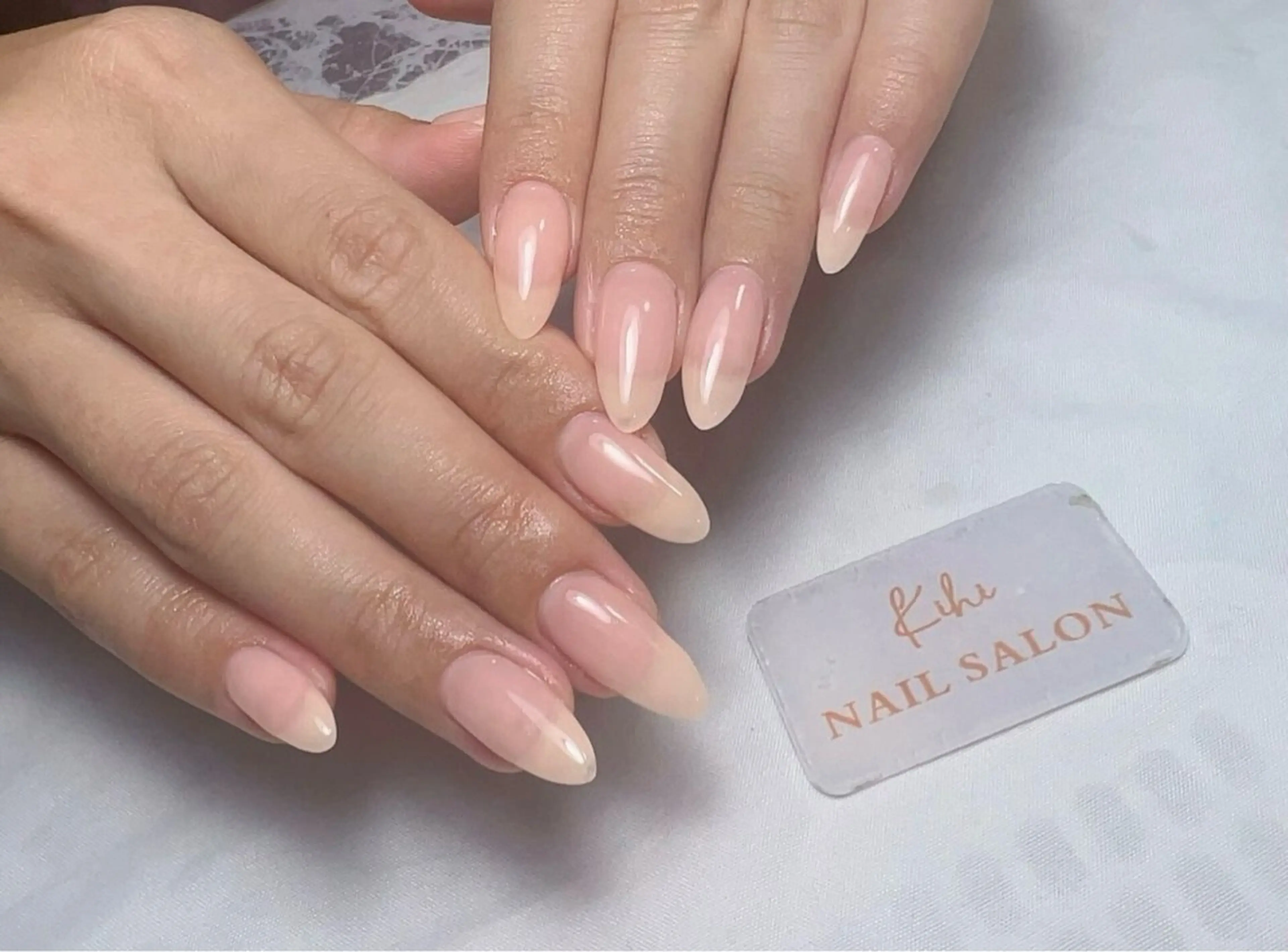 ネイル フレンチネイル ジェルネイル グラデーション キラキラネイル 韓国ネイル ハンドネイル 清水 ユナのネイルデザイン