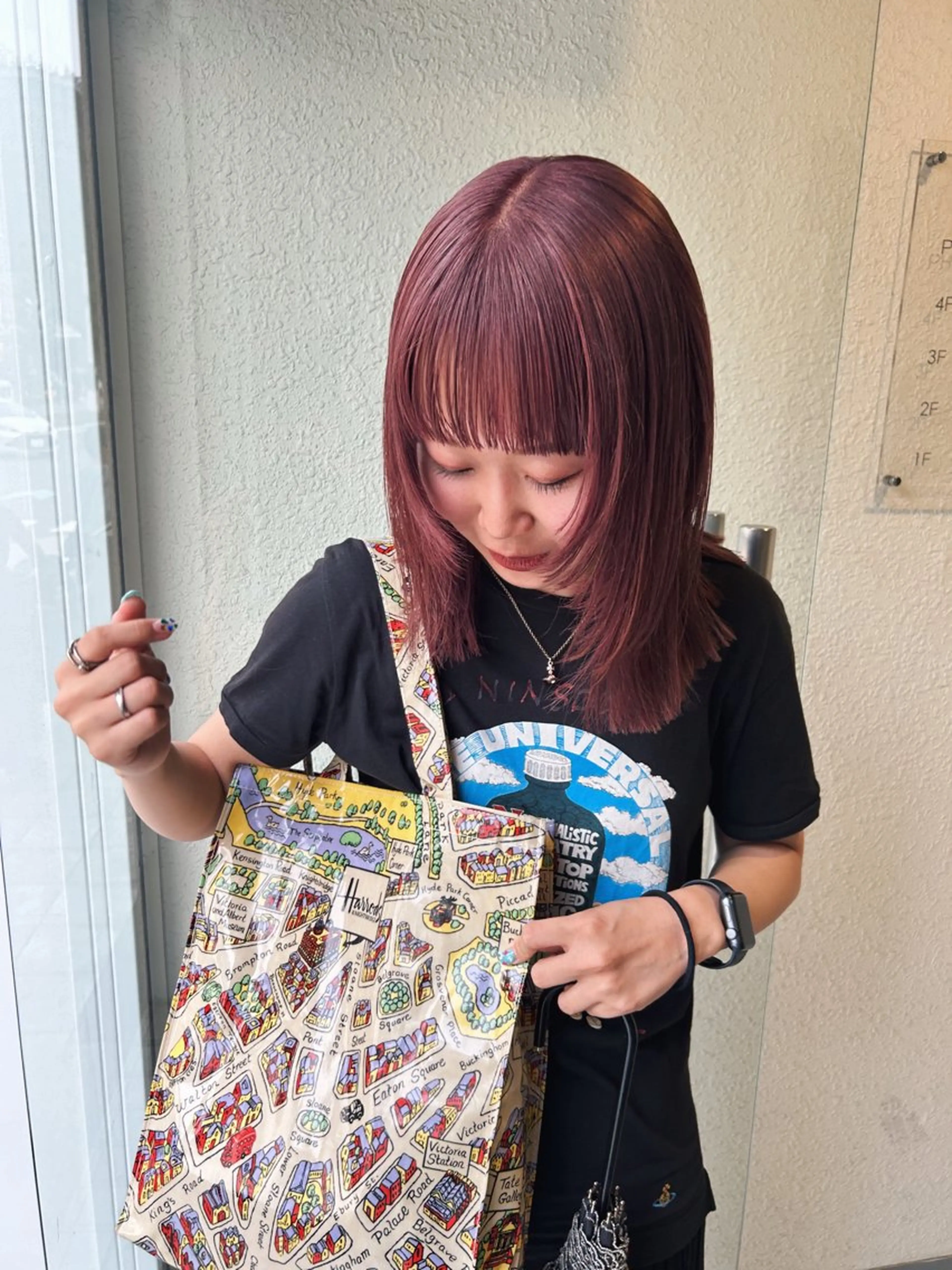 セミロング カラー sliver マツイ　レンのヘアスタイル