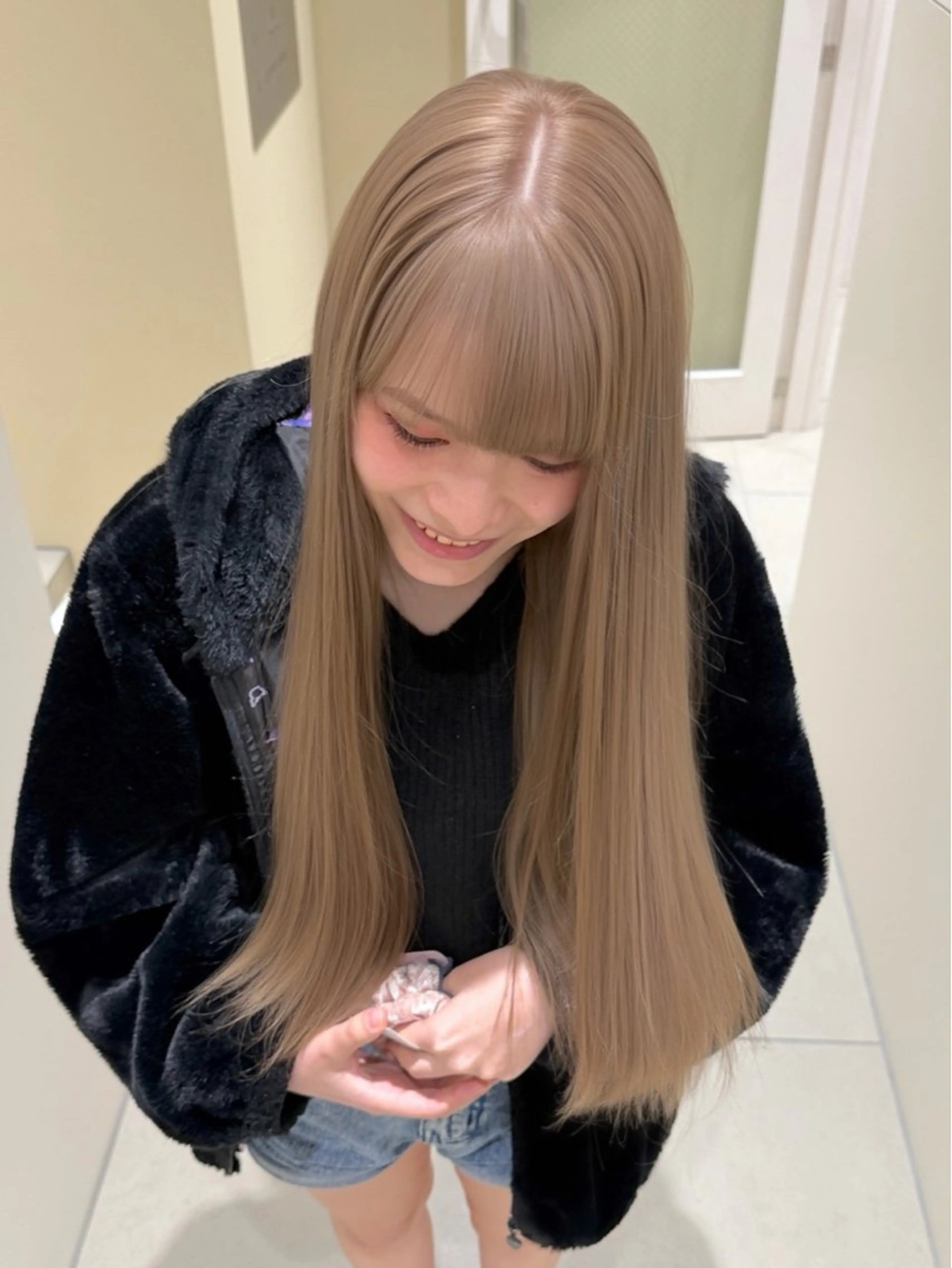 ロング カラー ヘアアレンジ ベージュカラー ブリーチ ミルクティーベージュ カット ヘアカラー トリートメント ヘアセット 天神レイヤーカット No.1💖マユカのヘアスタイル