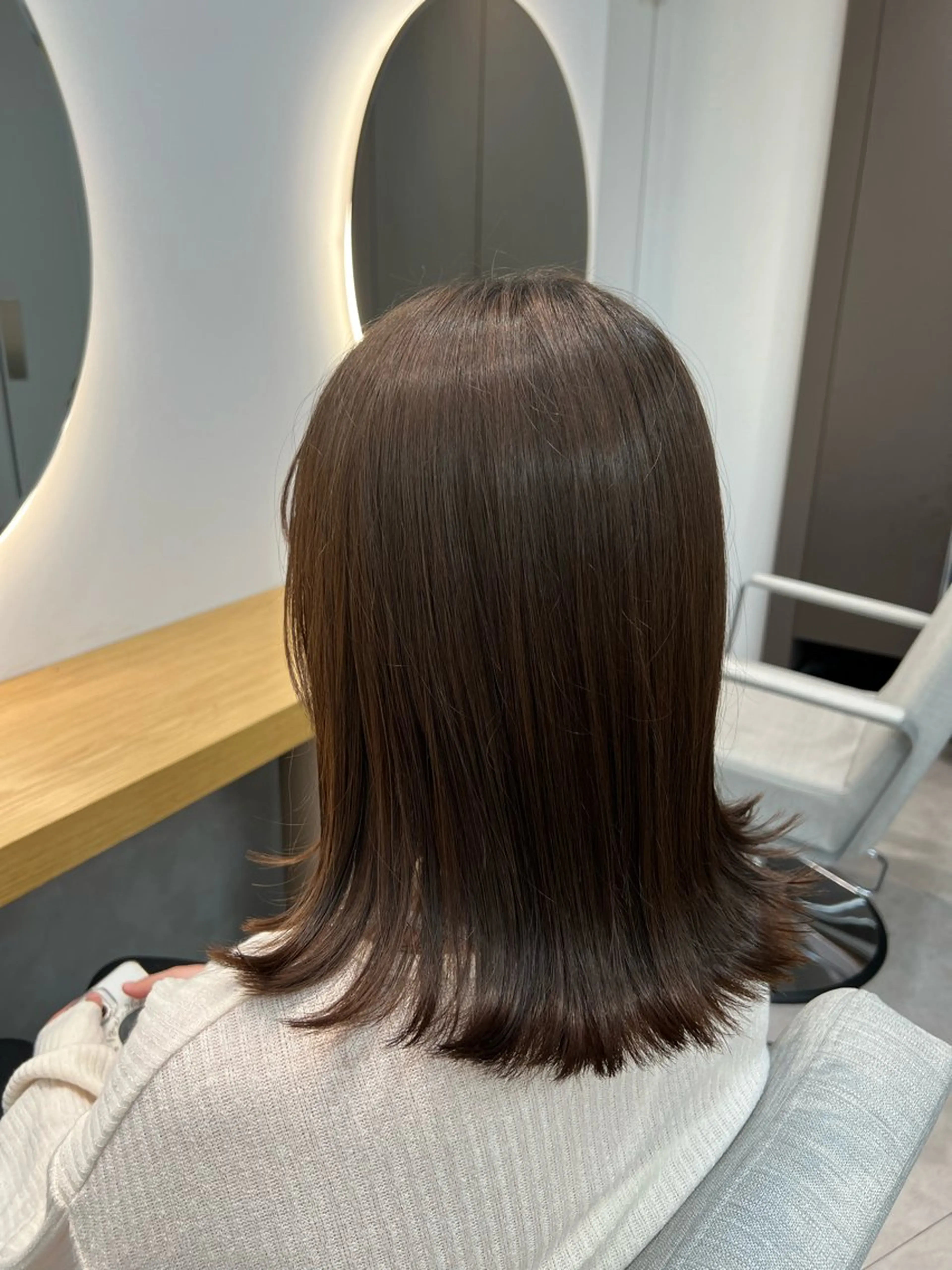 ミディアム カラー 小森聖奈 韓国風レイヤーカットのヘアスタイル