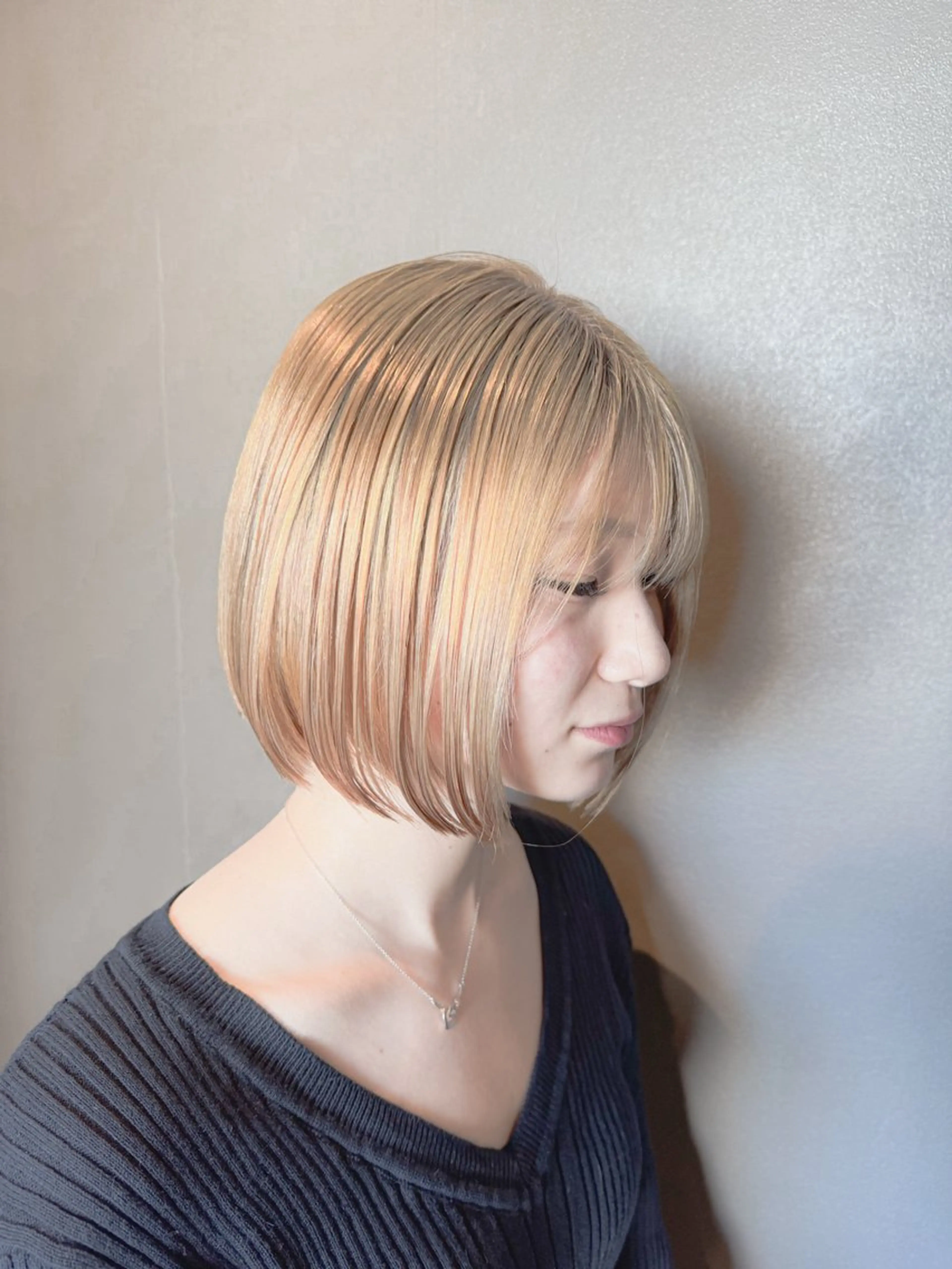 【Wカラー】カット＋ブリーチ(リタッチまたは全頭)＋カラーの写真